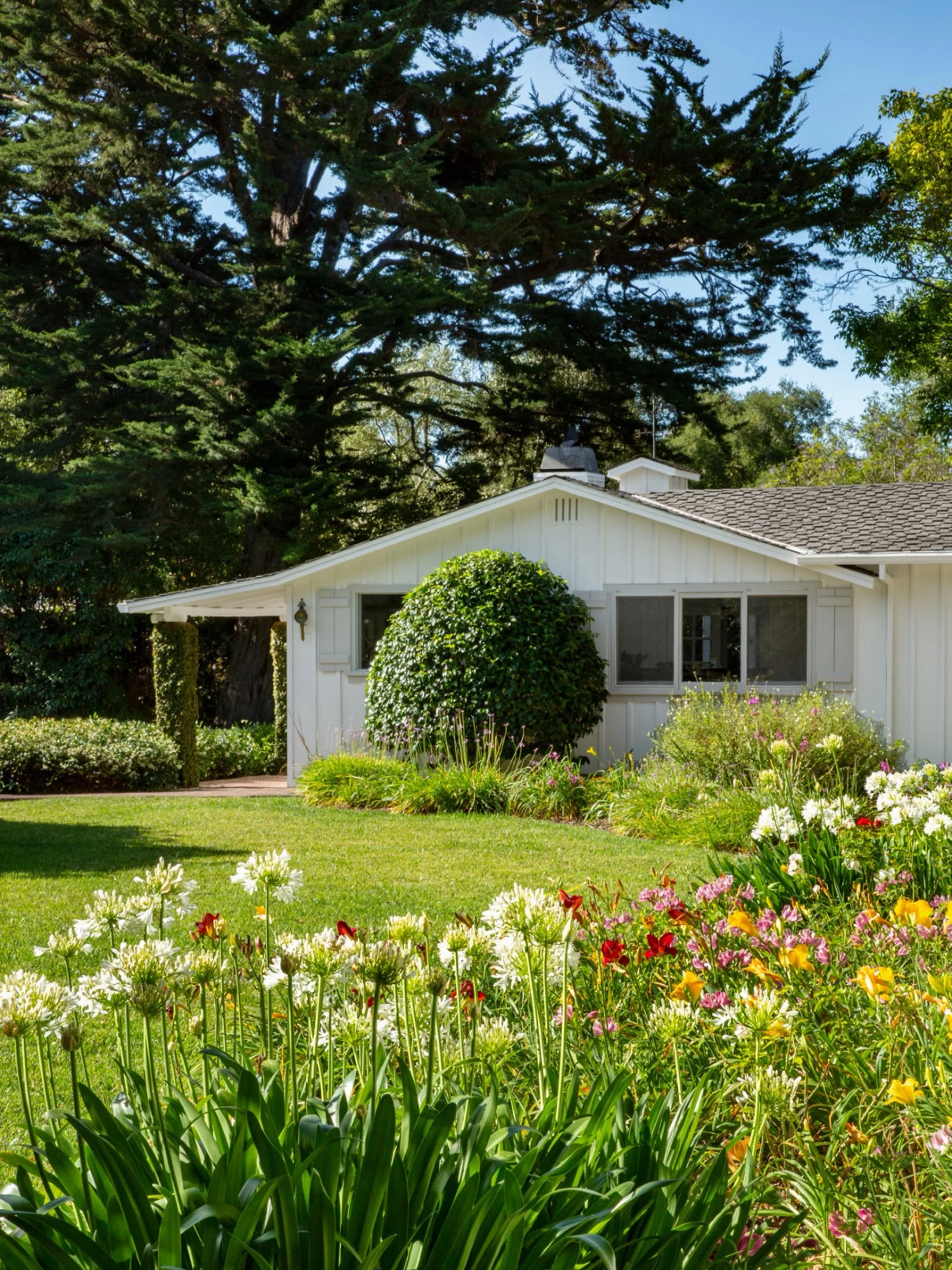 Just Listed &bull; 279 Santa Rosa Lane &bull; $6,495,000

Hidden behind mature hedges along a private lane in Montecito&rsquo;s beloved Hedgerows, 279 Santa Rosa Lane feels less like a home found and more like a place stumbled upon quietly over time.