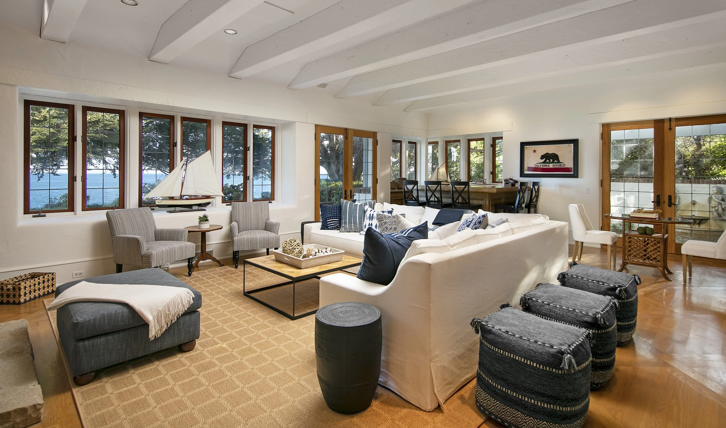 12 Family room .jpg
