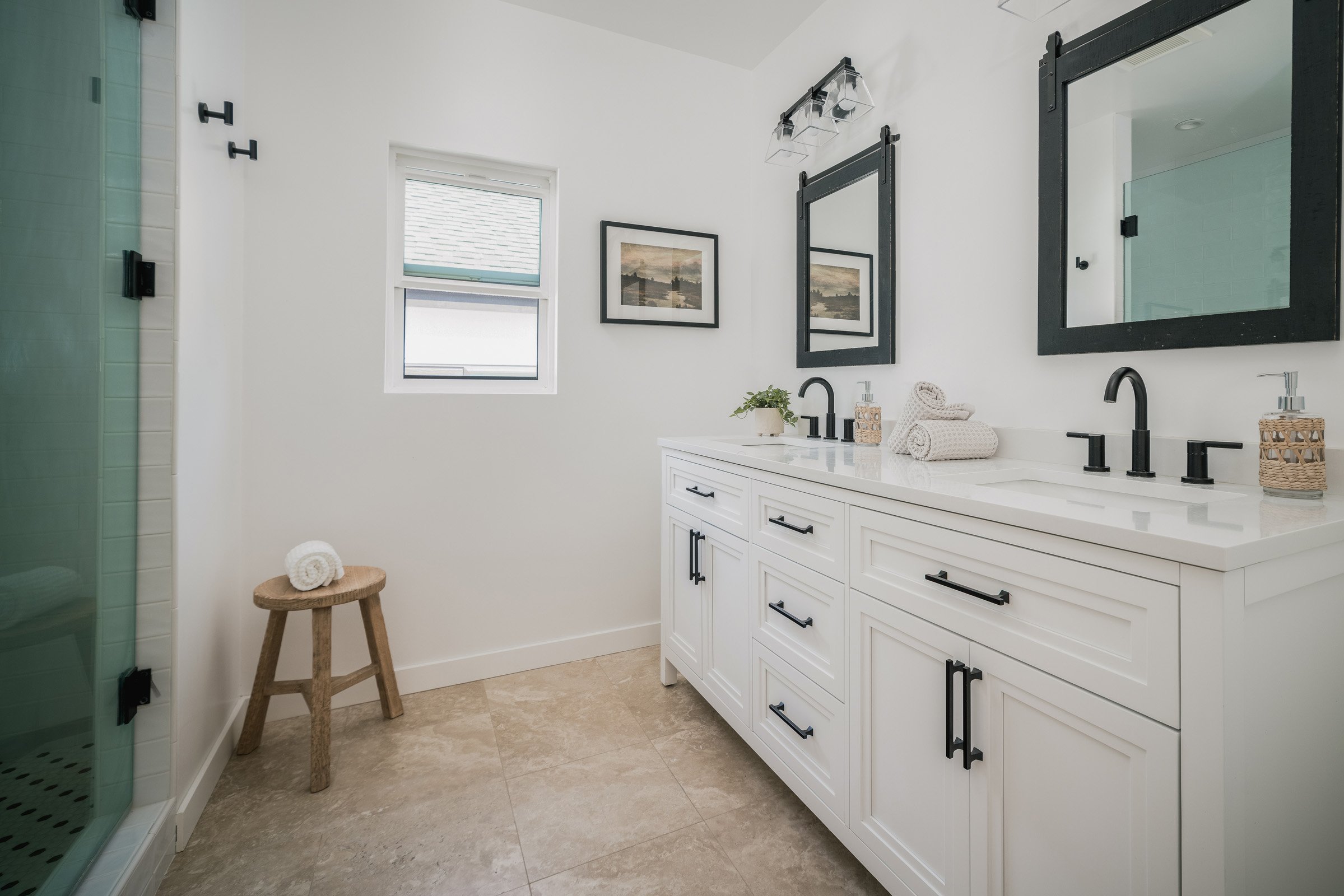 22 guest suite 2 bathroom.jpg