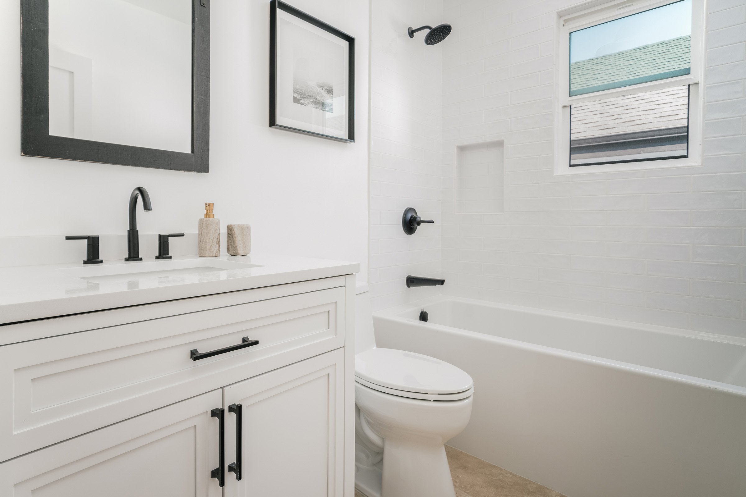20 guest suite 1 bathroom.jpg