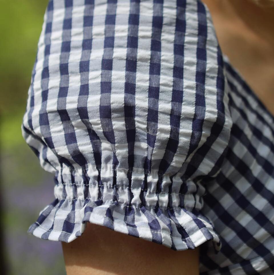 Seen as we have been working on 🪡 Details 🪡 this term, I thought I would share some of the details of my gingham dress. The shirred puff sleeve, the invisible zip and the tiered, gathered skirt. 

#sewingclass #sewyourown #sewyourownstyle #sewing #