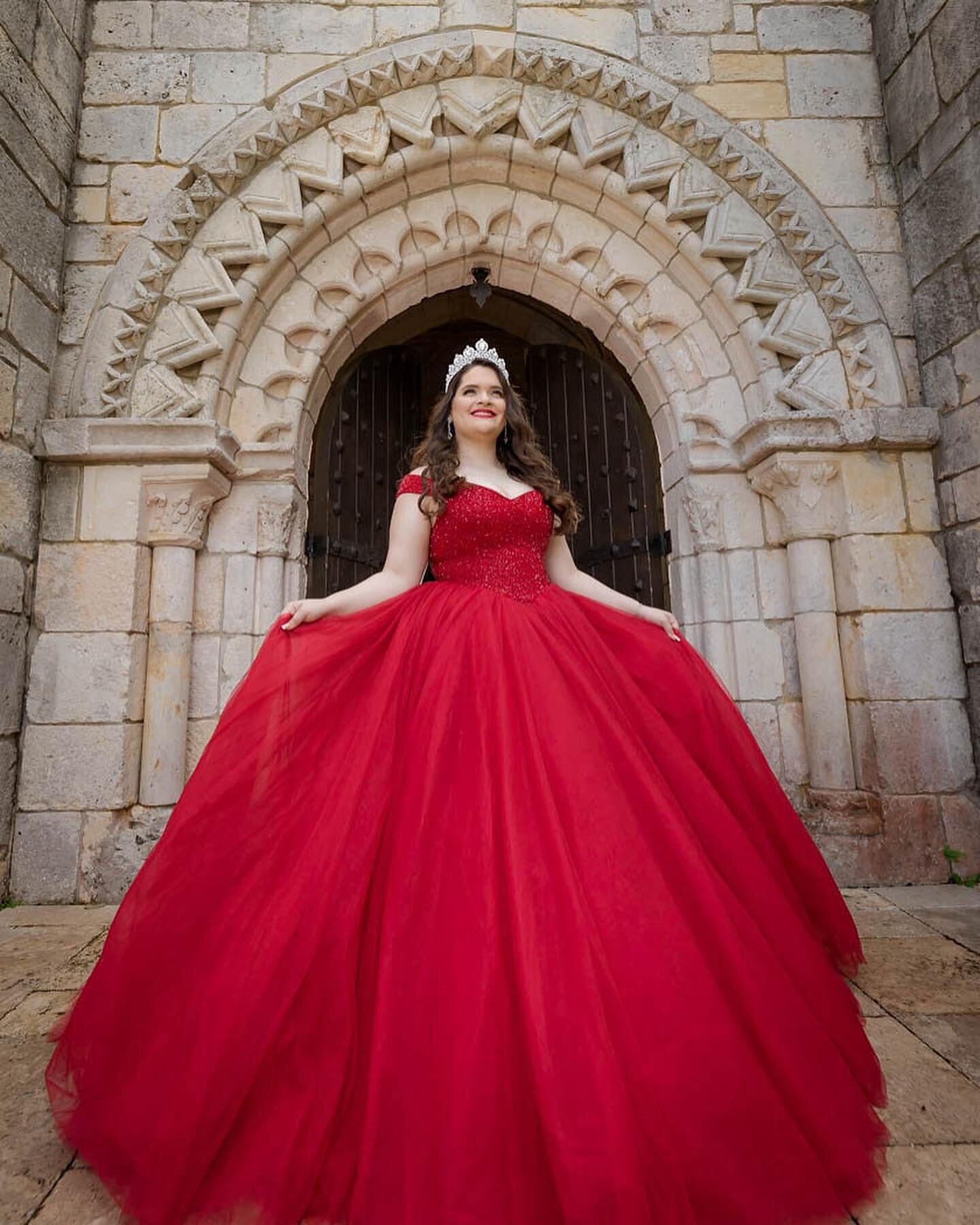 the top on this quince gown is just breathtaking!!❤️❤️
📸: @ineslynnphotography 
💋: @beautyculture_mua 
&bull;
&bull;
&bull;
&bull;

#quince#quinceañeramiami #quinceañera #quincedress #miami#miamidresses #miamidressrental#southflorida #dresses #go
