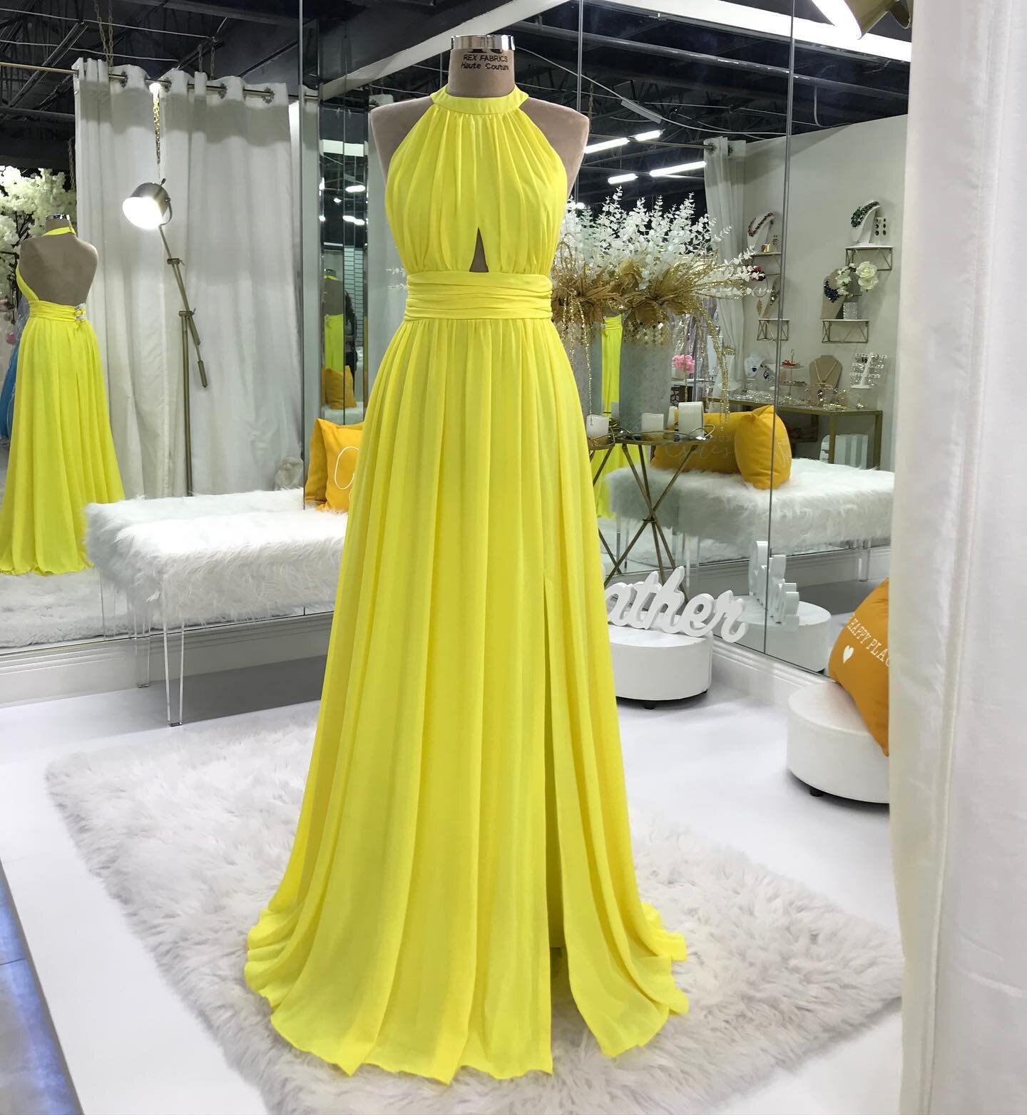 this color is perfect for the summer time.
simple , open , and breathable ! 💛💛 
&bull;
&bull;
&bull;
&bull;

#quince#quinceañeramiami #quinceañera #quincedress #miami#miamidresses #miamidressrental#southflorida #dresses #gowns #dressrental #quinc
