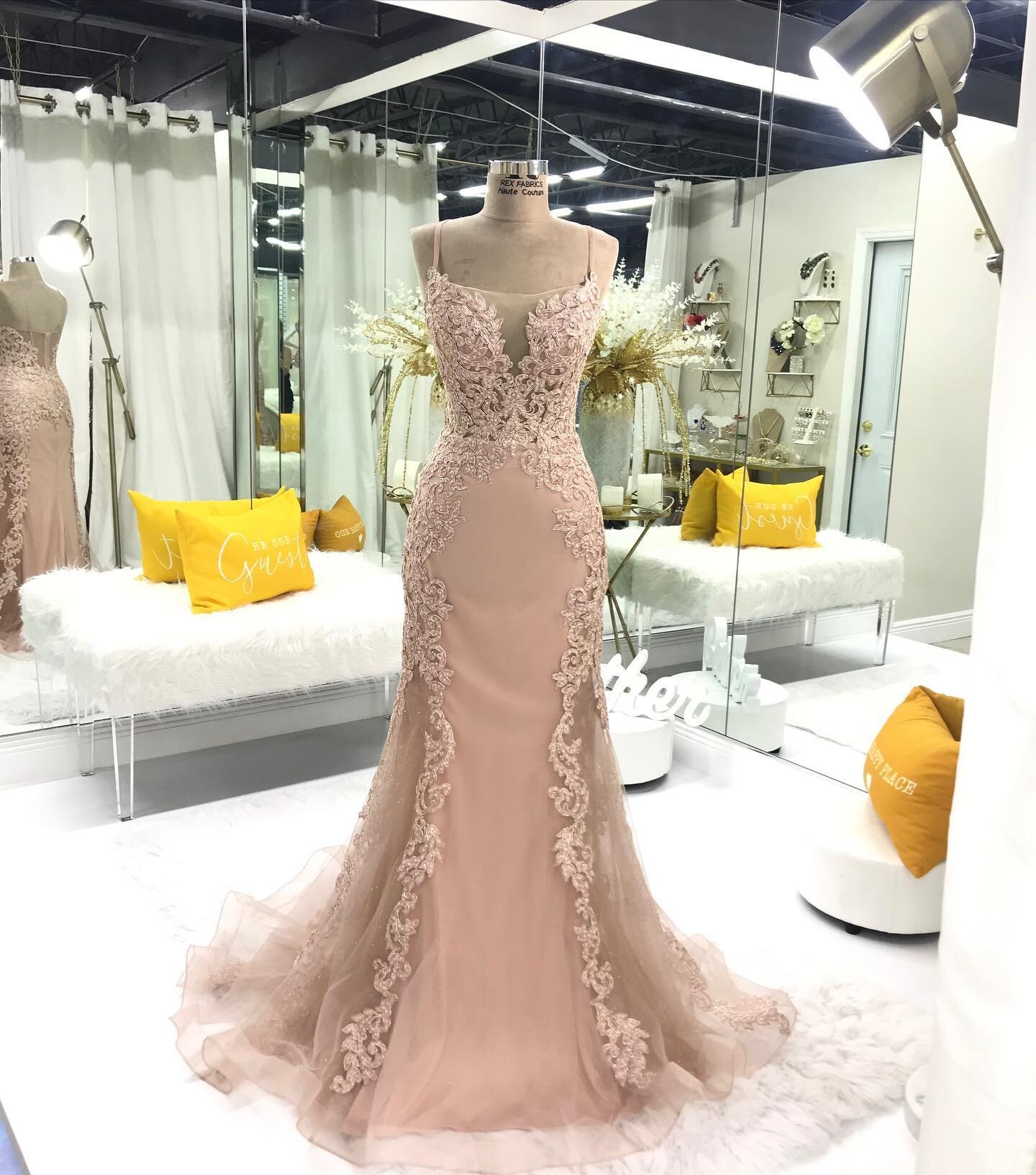 beautiful detailing on this gown !! we have it all 
&bull;
&bull;
&bull;
&bull;

#quince#quinceañeramiami #quinceañera #quincedress #miami#miamidresses #miamidressrental#southflorida #dresses #gowns #dressrental #quinceañeras #quinceaños #quincea