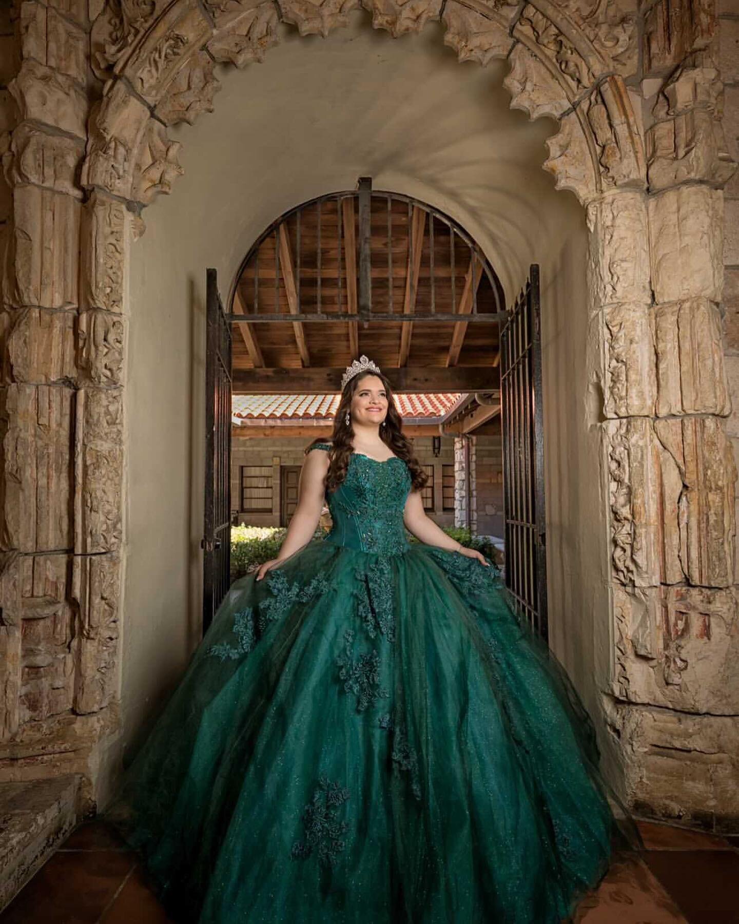This beautiful quincea&ntilde;era in one of our gowns. Obsessed with this tone of green!! 
📸: @ineslynnphotography 
&bull;
&bull;
&bull;
&bull;

#quince#quinceañeramiami #quinceañera #quincedress #miami#miamidresses #miamidressrental#southflorida 