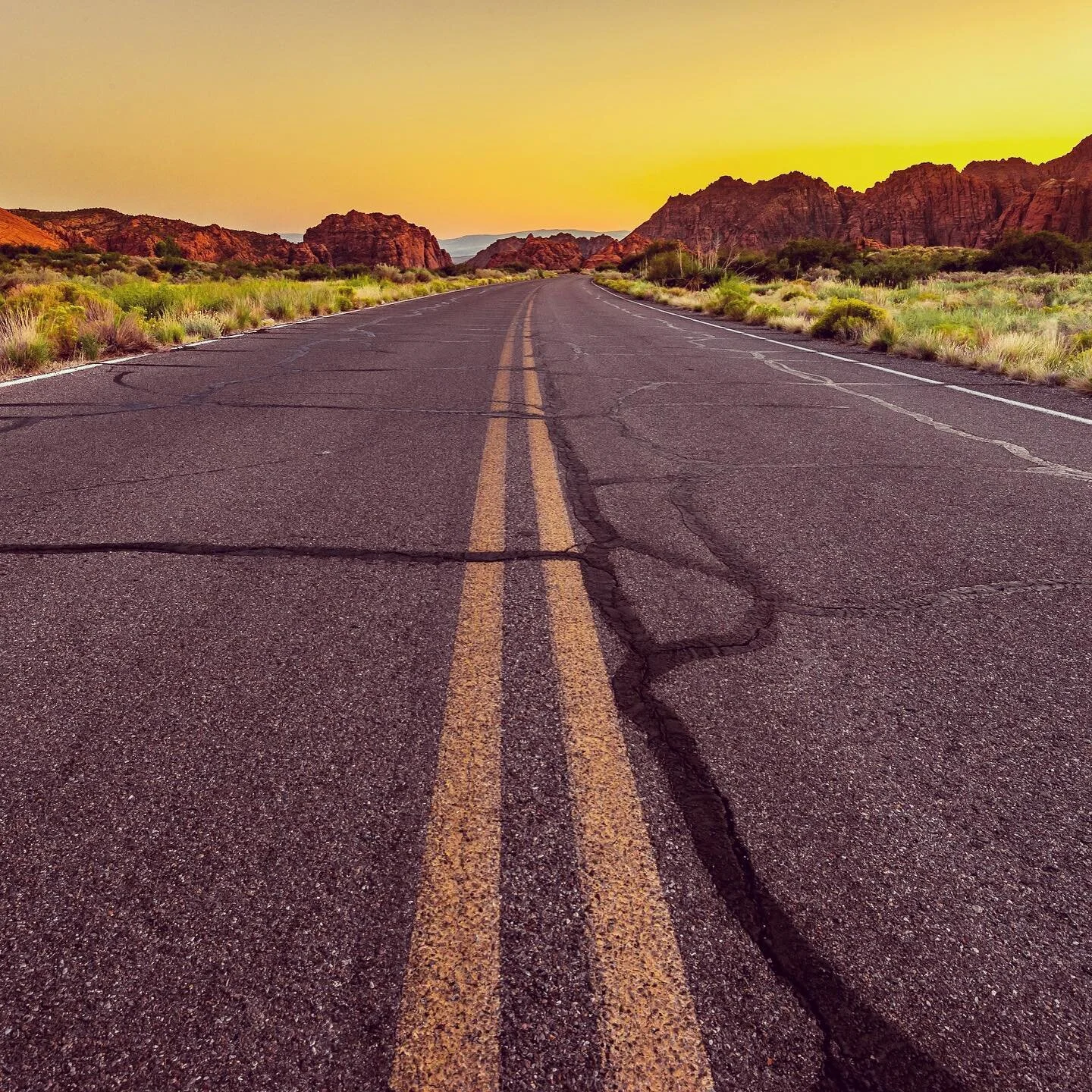 Snow Canyon State Park&hellip;the road less traveled&hellip;well maybe compared to Zion.

#ridesnowcanyon 
#snowcanyonstatepark 
#zionnationalpark 
#snowcanyonebikerentals