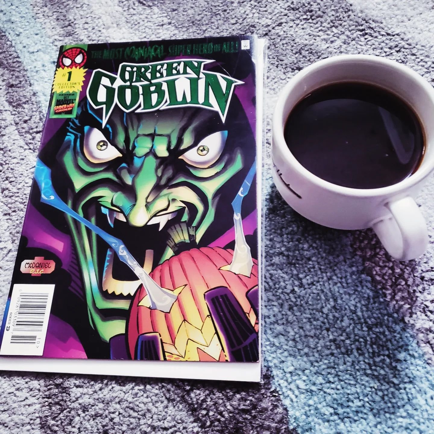 Today's coffee ☕ and a comic 📓 is Green Goblin #1 from 1995
In the shadows of New York City, a new legacy takes flight as the Green Goblin returns in a thrilling saga that will leave readers breathless. This introduces us to a new era of chaos and i