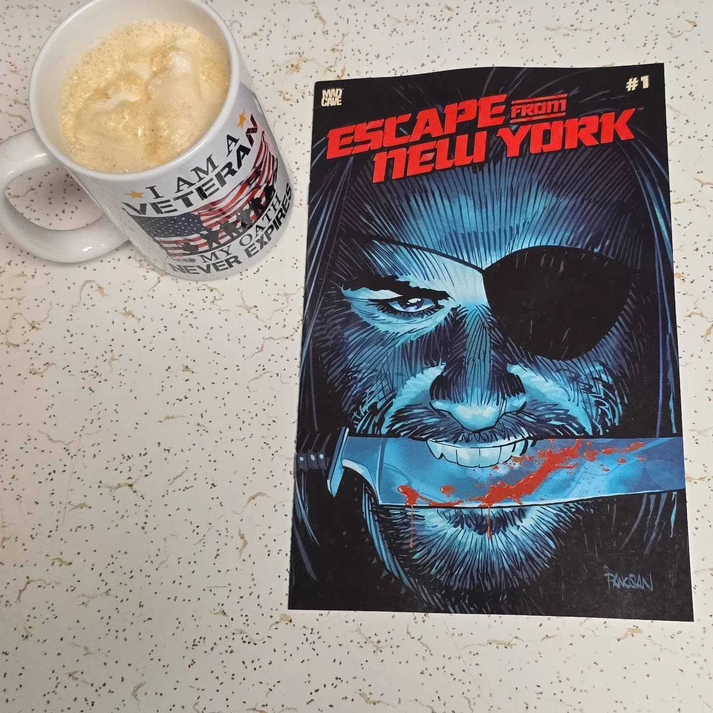 SNAKE PLISSKEN LIVES! 🦅🗽 
Today's Coffee ☕️ and a Comic 📕 is Escape from New York Escape from Chicago number 1

As a massive fan of the original John Carpenter film, I was so pumped to see tgis pop up on solicitation from Mad Cave Studios

This ne