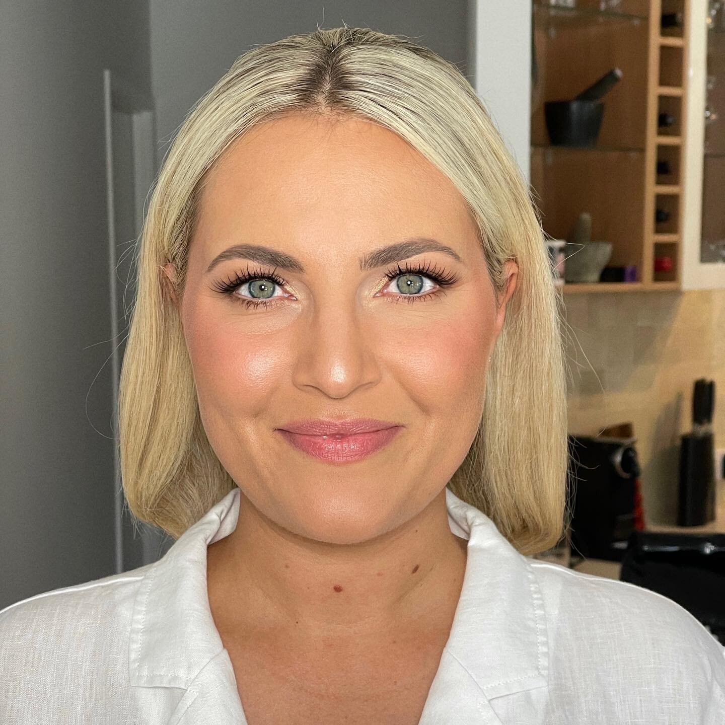 Real Bride, Loren // What a fabulous day yesterday with @jodycallanhair getting this gal and her beautiful bridesmaids ready for her big day. 

Loren opted for a glowy complexion, pink cheeks and a soft golden wash on her eyes. She looked incredible.
