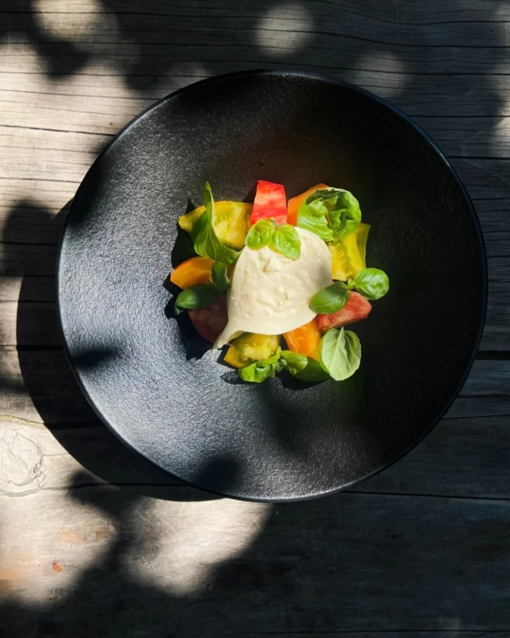 Via Vio Burrata
local heirloom tomatoes | Nelson burrata | basil 

It&rsquo;s fresh, it&rsquo;s light, it goes nicely with a glass of white 😋

Included in our February Set Dinner Menu and our Lite Menu