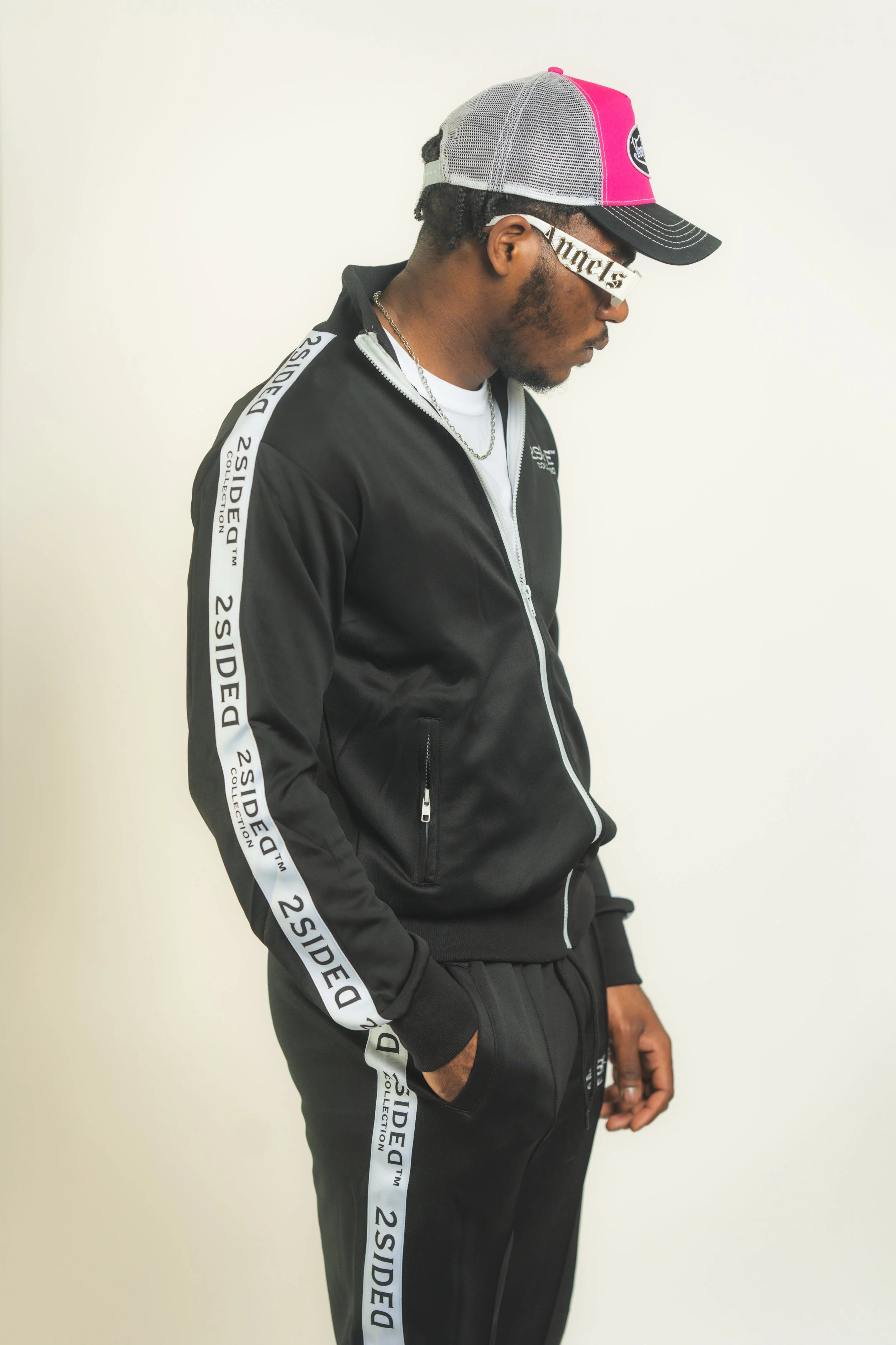 J2-53 men track black close up side.jpg