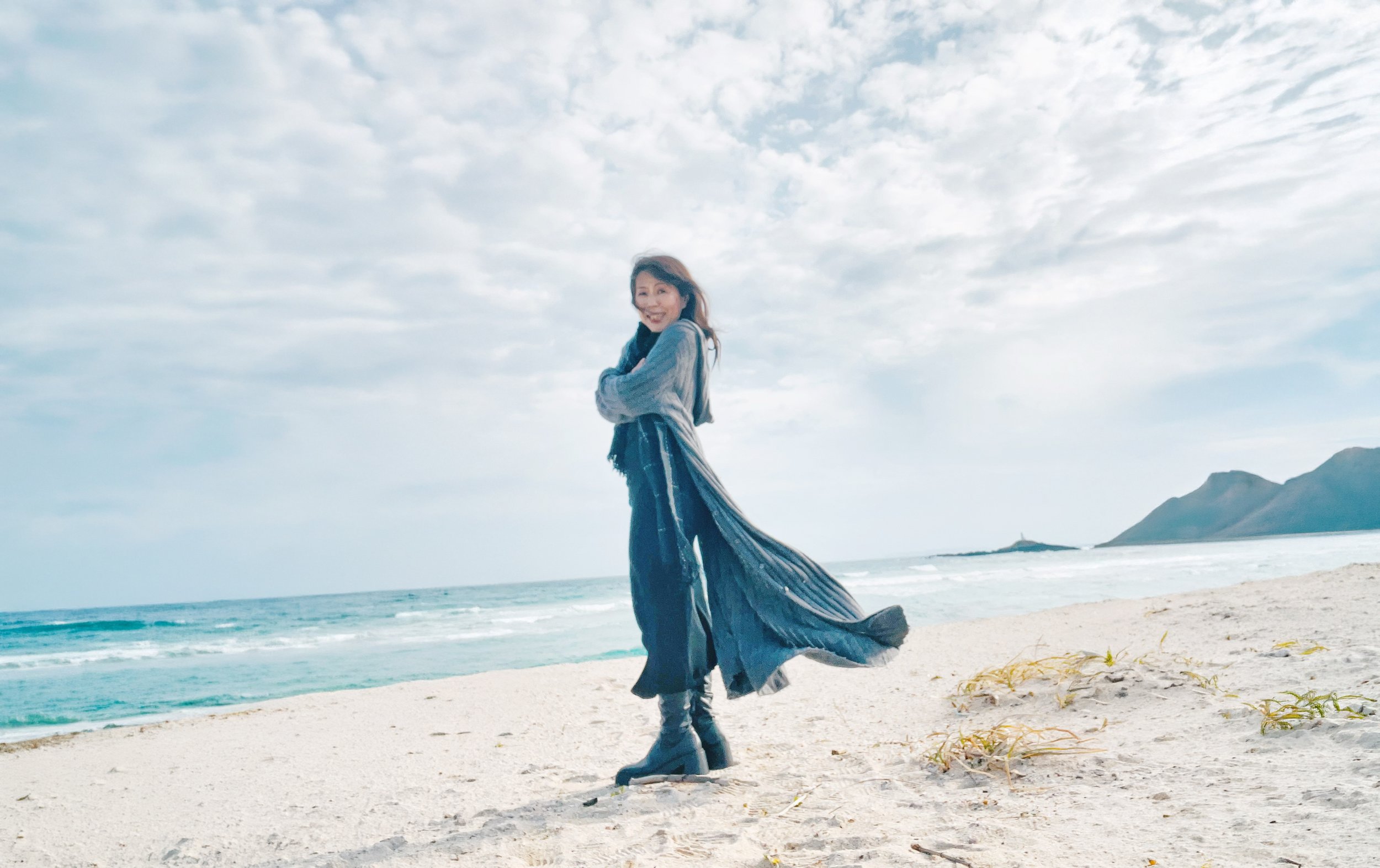 ウジトモコ（宇治智子/Tomoko UJI)