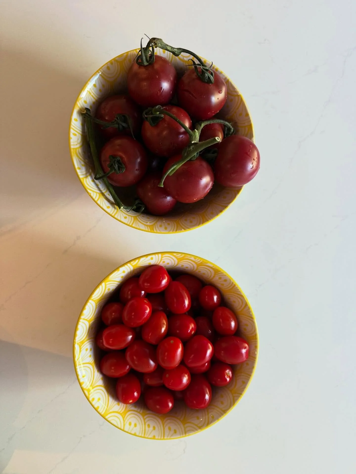 Farmers market mornings are basically a grocery run for your skin. 🍅✨

I couldn&rsquo;t resist grabbing these beauties today, and here is why your skin is going to love them as much as your pasta sauce does: 

🍅The Lycopene Shield: Tomatoes are pac