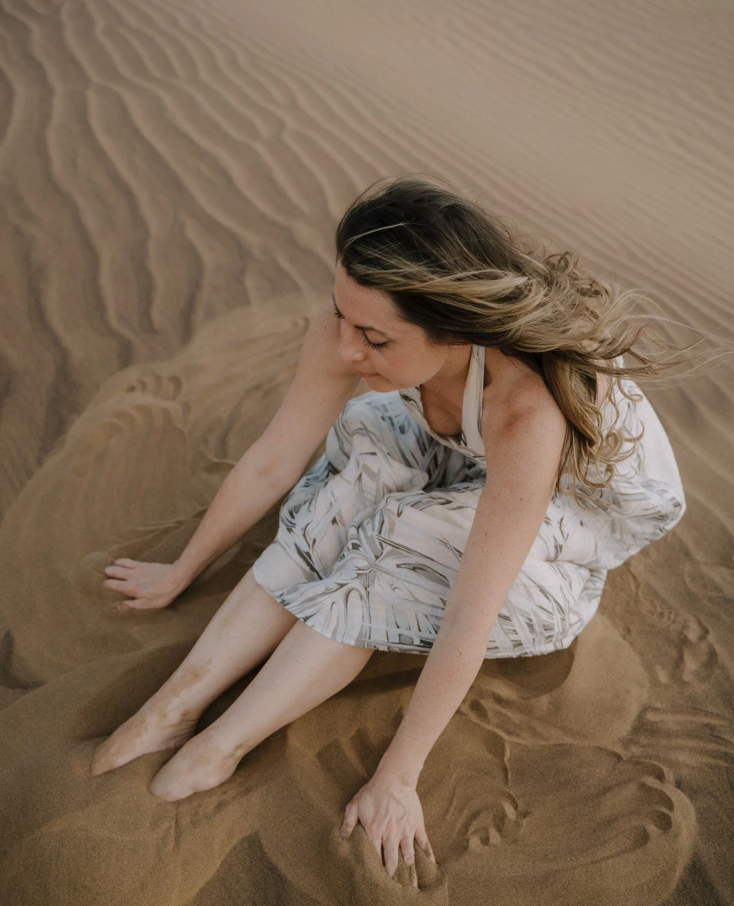 ✨ Emptying the Cup: Why I Ground as a Therapist ✨⁠
As a therapist, my hands are my most important tools. But during a day of deep work, they don't just provide treatment, they also act as conductors for the energy, stress, and tension that my clients