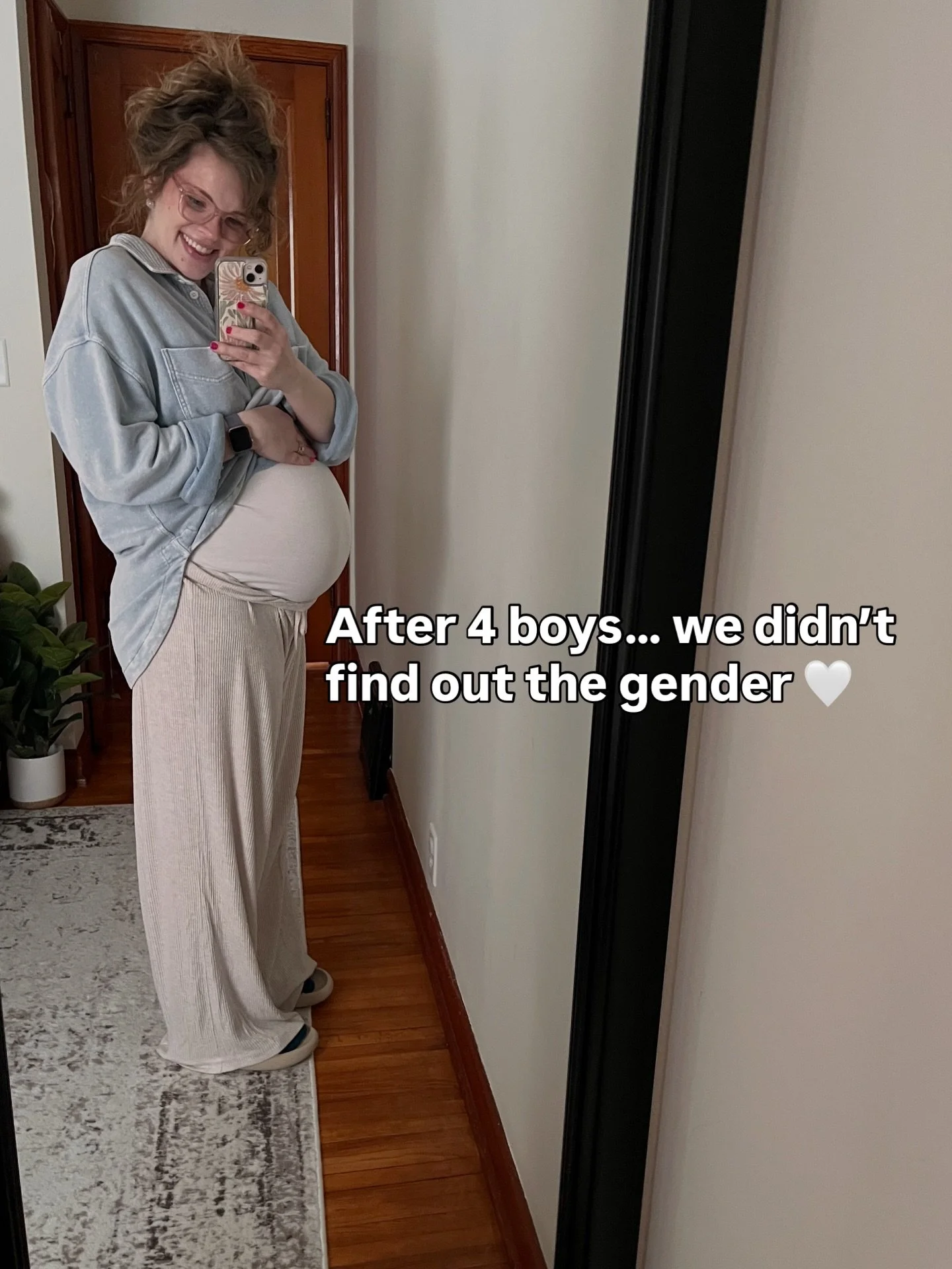 I always tell moms this:
There is no gold star for finding out&hellip; and no gold star for waiting 🤍

Keeping the gender a surprise was beautiful for us this time&mdash;
but that doesn&rsquo;t mean it&rsquo;s the right choice for every pregnancy or