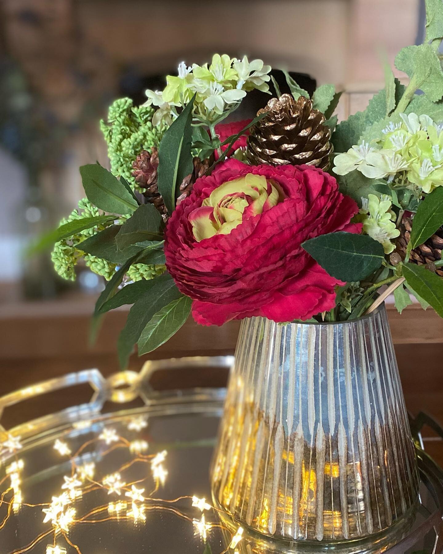 We have designed a gorgeous collection of smaller arrangements for Christmas which are perfectly created to sit perfectly on the dining or coffee table for everyone to enjoy year after year. 

#christmasflowers #artificialflowers #fauxflowers #victor