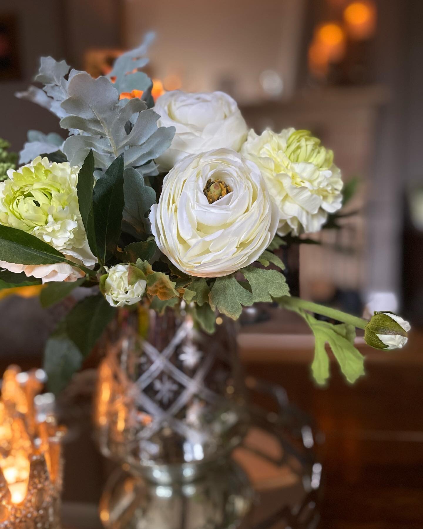 The big day is getting closer and these beauties will add a touch of elegance to any dining table this Christmas 🎄🥂🎄