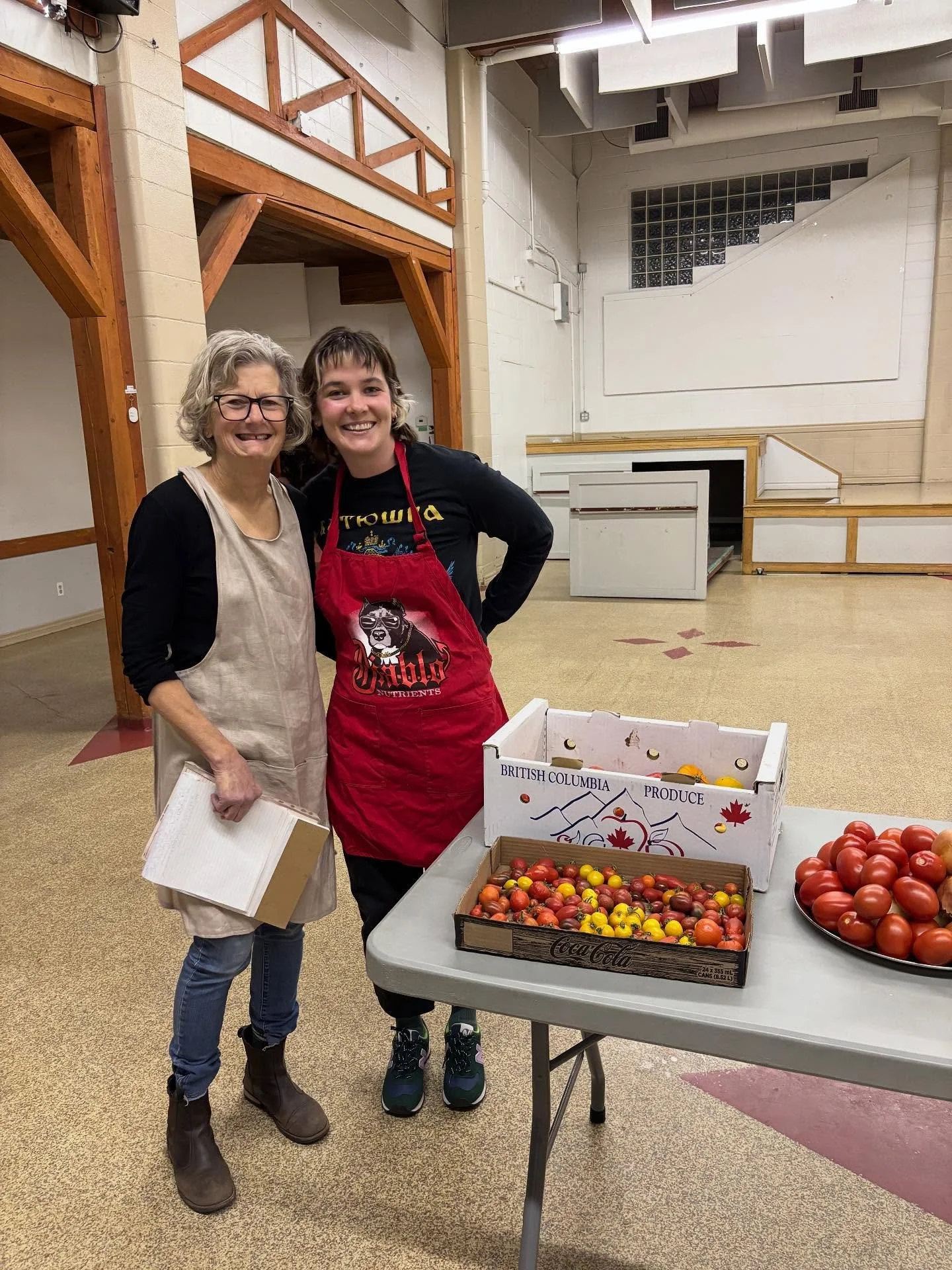 The last of our colorful garden tomato harvest was used  in this week&rsquo;s Tomato Sauce Canning Workshop! 🍅 

Big thanks to @ritchie_league for hosting us and to Jeanne McCurdy who walked us through the basics of canning step by step. Each of us 