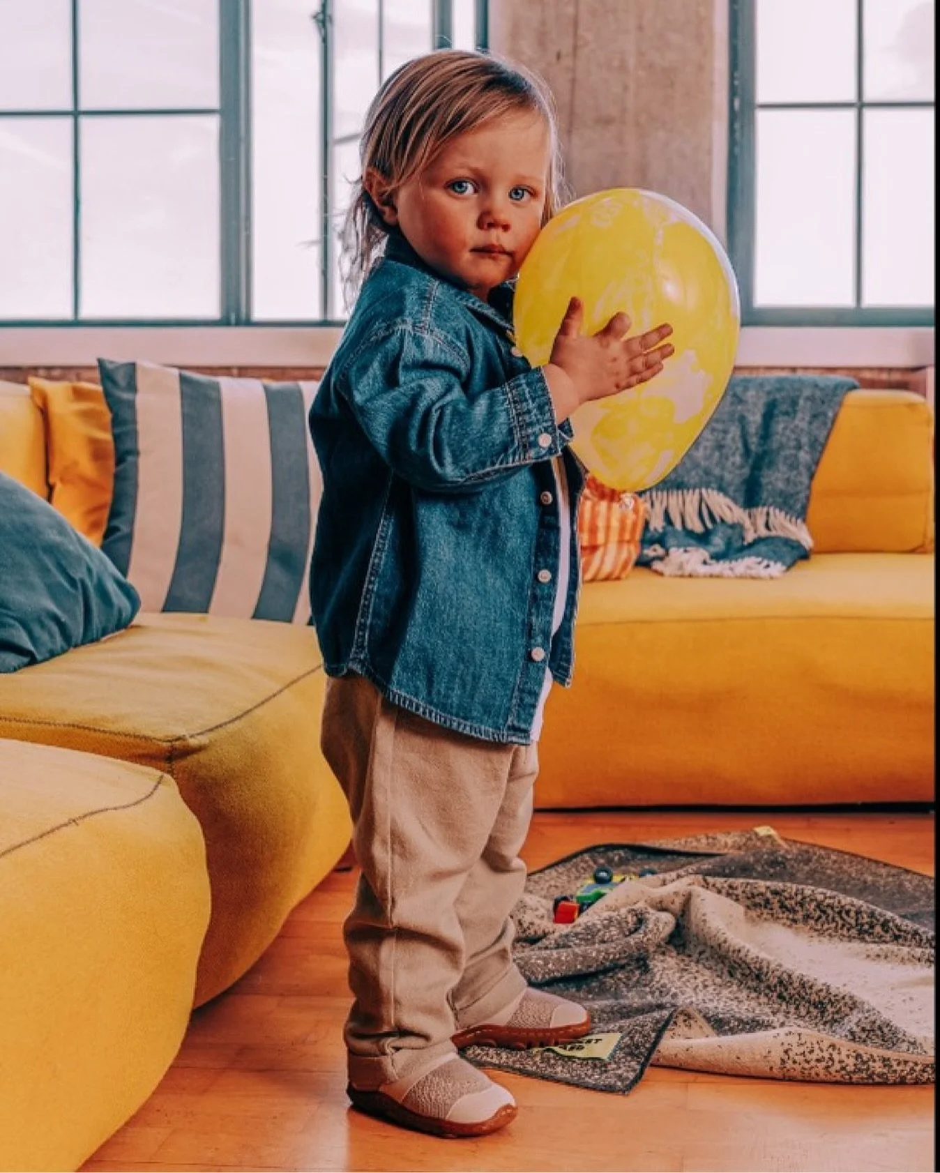 @reshare_app &bull; @brightland_kids Comfort tested through 437 balloon chases (and counting.)⁠
⁠
#Brightland #BrightlandShoes #BrightlandKids #FirstWalker #ToddlerLife #RealKidsRealShoes #TestedByLife #KidsPlay #LittleAdventurers
