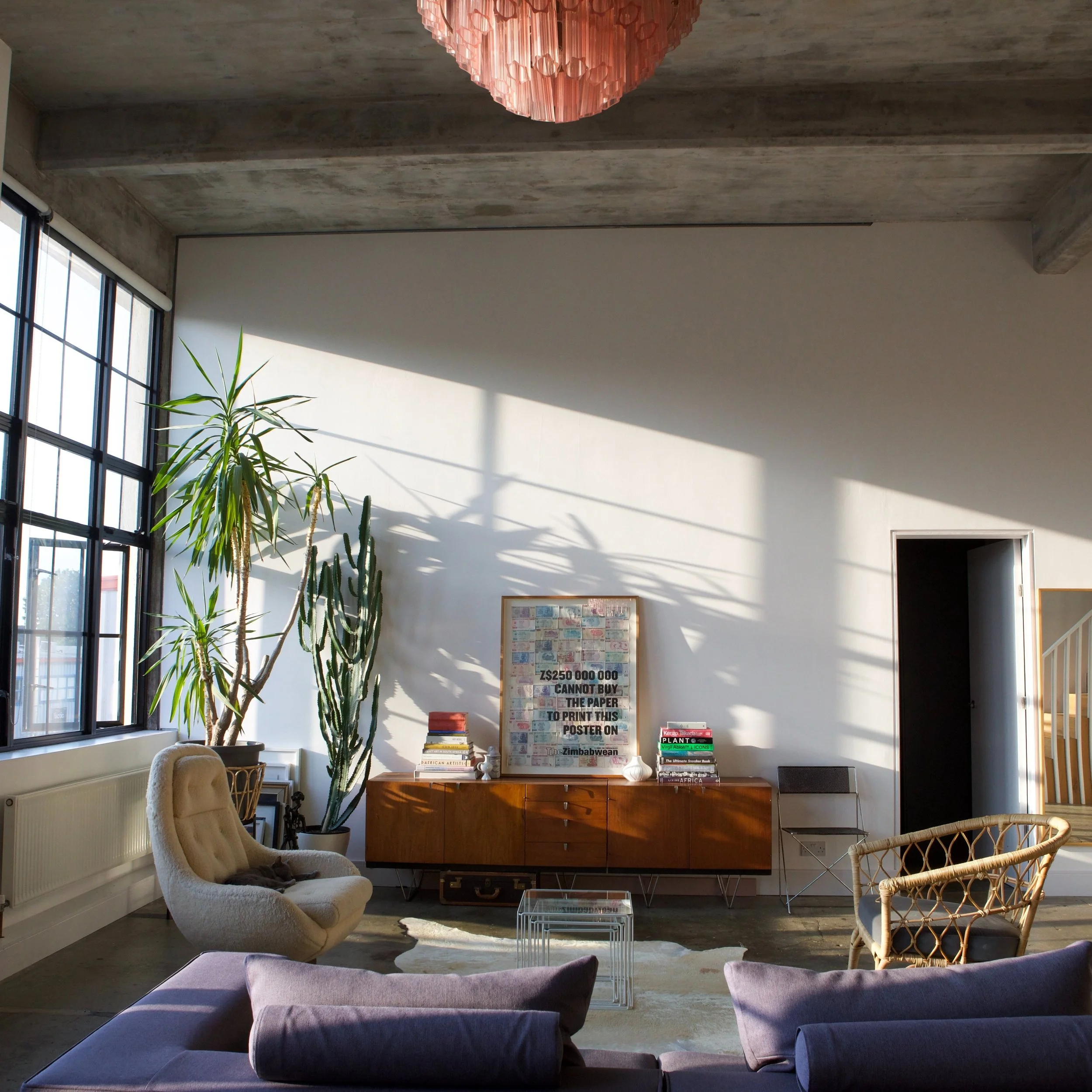 New photos of the dreamy location next door to me! Available for shoot hire and also allows for two simultaneous shoots to take place at the same time. We can also be used as one another's green rooms.
Gorgeous pink kitchen, stylish furniture and pro