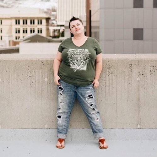 Plus Size Mom Jean Ideas  Casual outfits, Plus size mom jeans