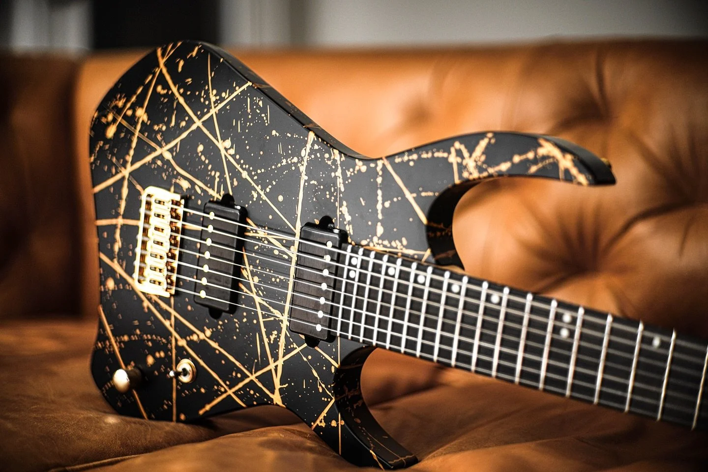 @kieselguitars Kyber 7 in matte black &amp; gold splatter &bull;//&bull; massive hugs to Jeff Kiesel &amp; Chrys Johnson for this

Side note: active Kiesel pickups are underrated -- they sound furious

Music is @westonsupermaim
