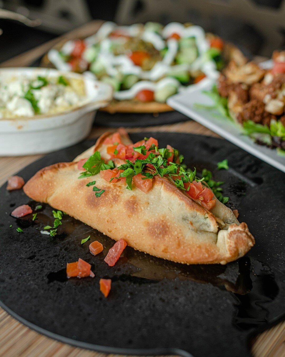 YES! This DOES taste as good as it LOOKS! 🤩 Our spinach pie comes with a wonderful mix of saut&eacute;ed spinach, lemon juice, garlic, onions, and lebanese spices!
.
.
.
.
.
#mediterraneanfood #lebanesefoodie #yummylebanon #lebanesefoodlovers #leban