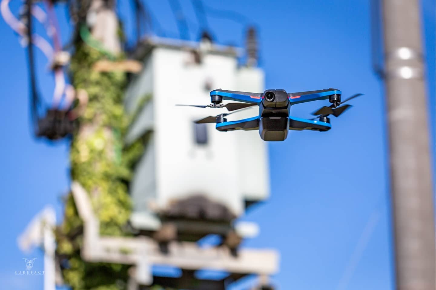 The team at SureFact Aerial were out today, testing he capabilities of the #Skydio2 around distribution poles.

The obstacle avoidance gave our operators that extra bit of confidence to get through a tight spot, to capture the correct data for our cl