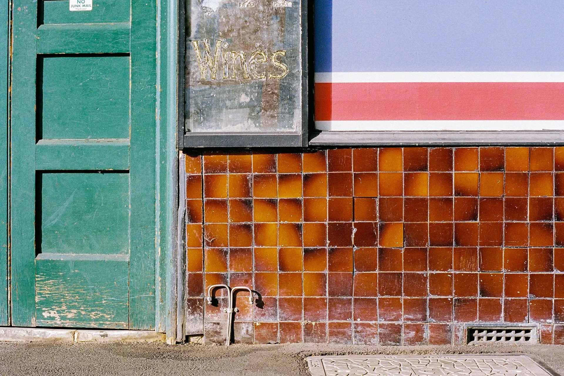 I help ethical brands, architects, and creatives tell visual stories that connect with people and place. Available for editorial, commercial, and personal projects.