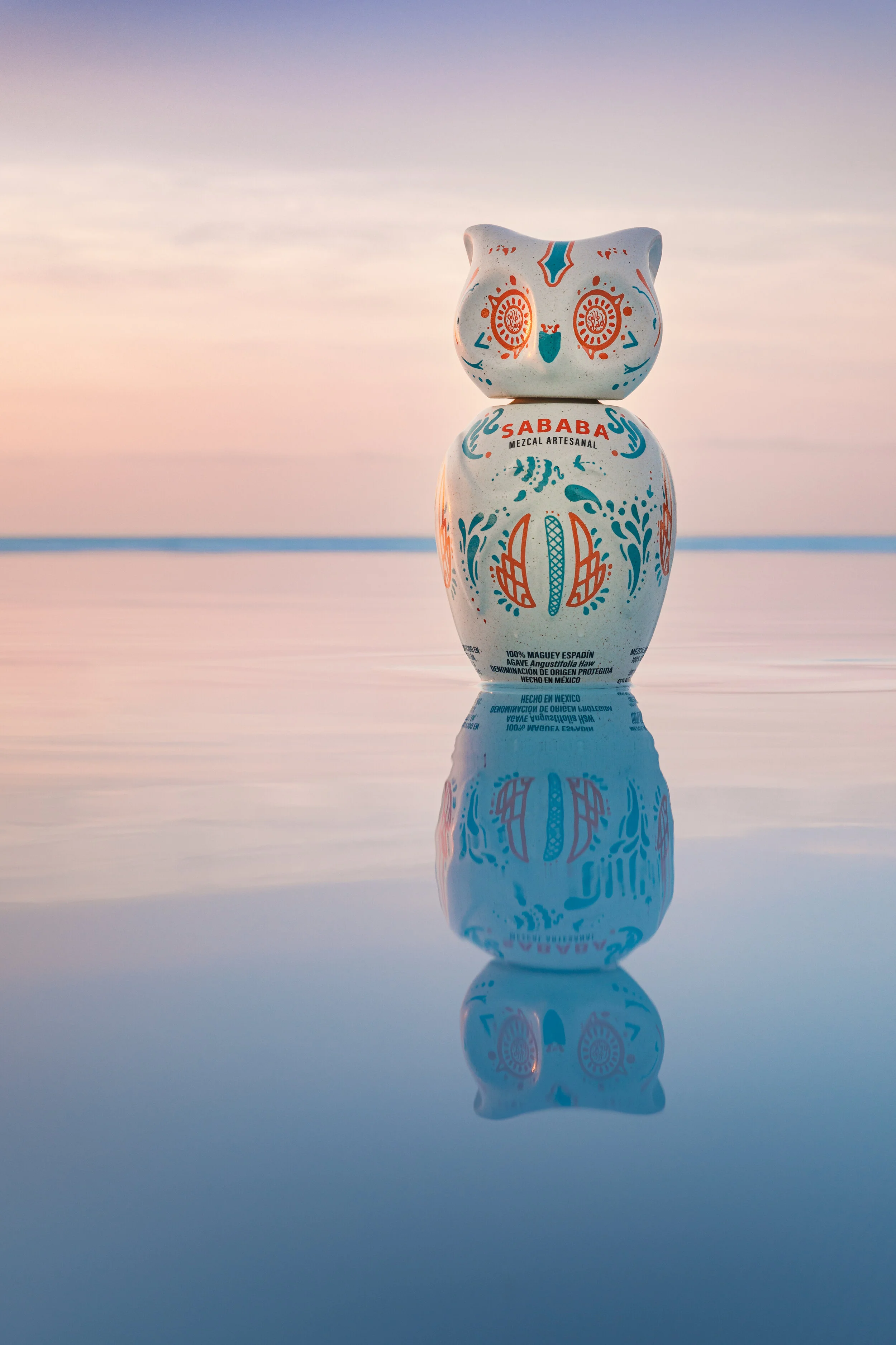 Minimal bottle photography with calm natural light, created for premium beverage brands looking for refined visuals in Australia.