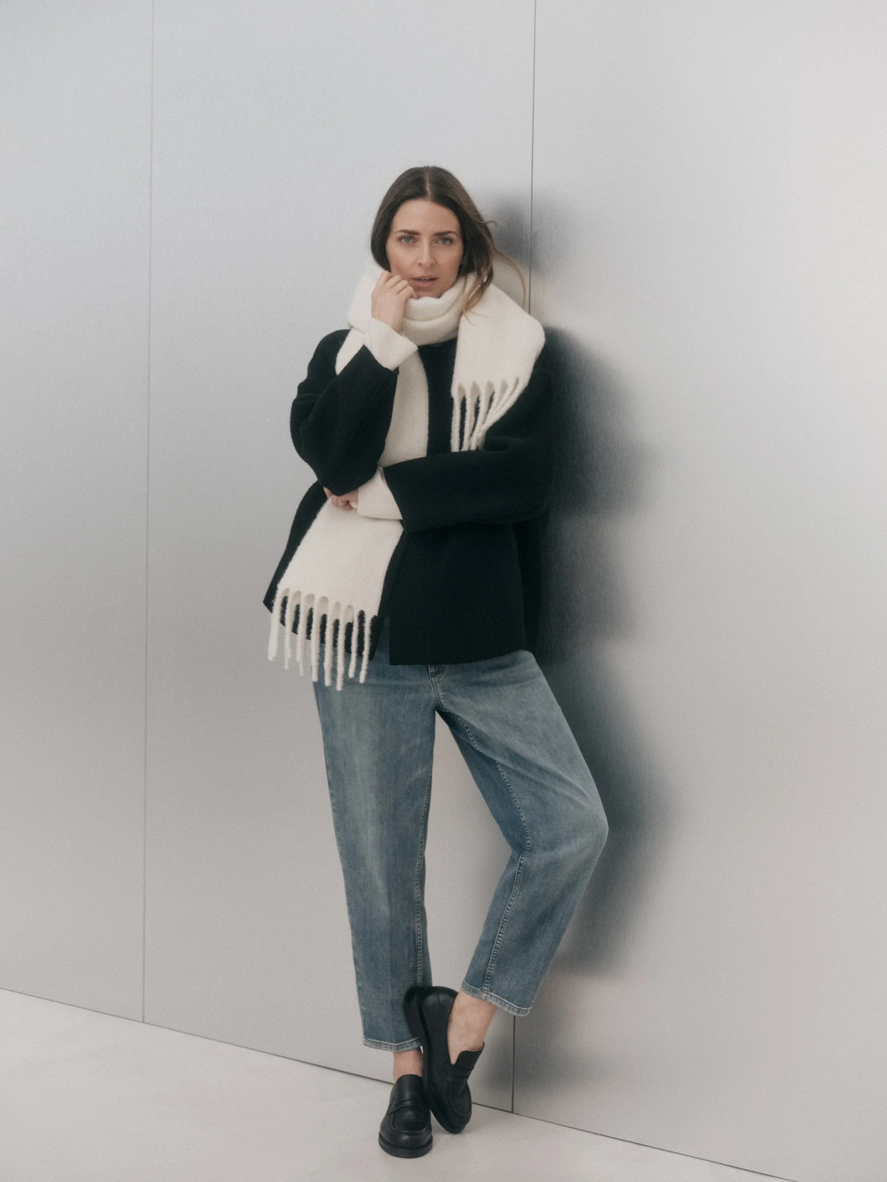 junieundich-capsule-collection-lanius-essentials-by-eva-padberg-schal.webp