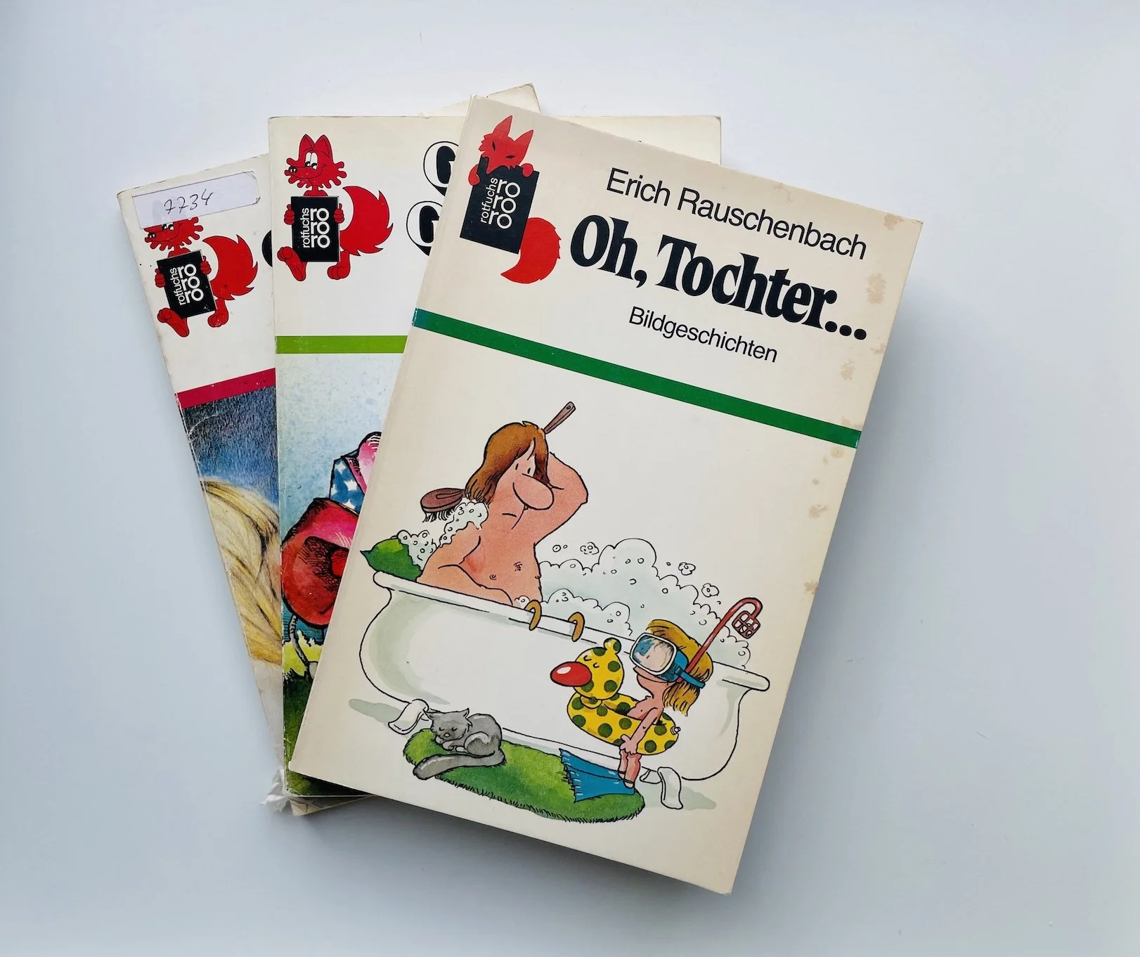 Drei alte rororo Bücher liegen hier, ganz vorne das Buch "Oh, Tochter" von Erich Rauschenbach