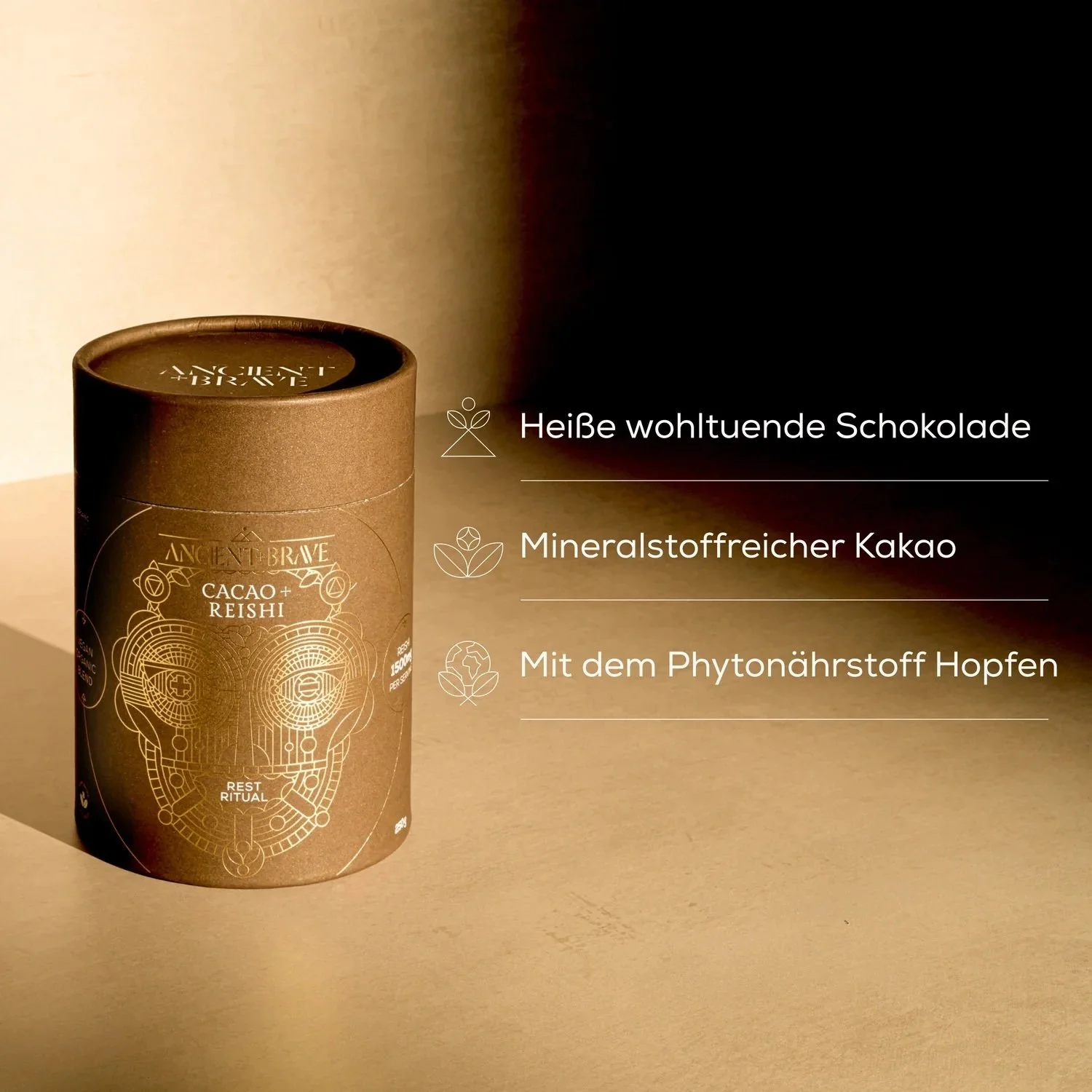 Das Produkt Cacao + reishi von Ancient + Brave steht auf einer Fläche