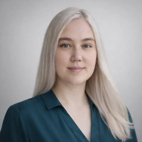 Die Better-Help Beraterin Darlene-Anne Heinrich blickt in die Kamera