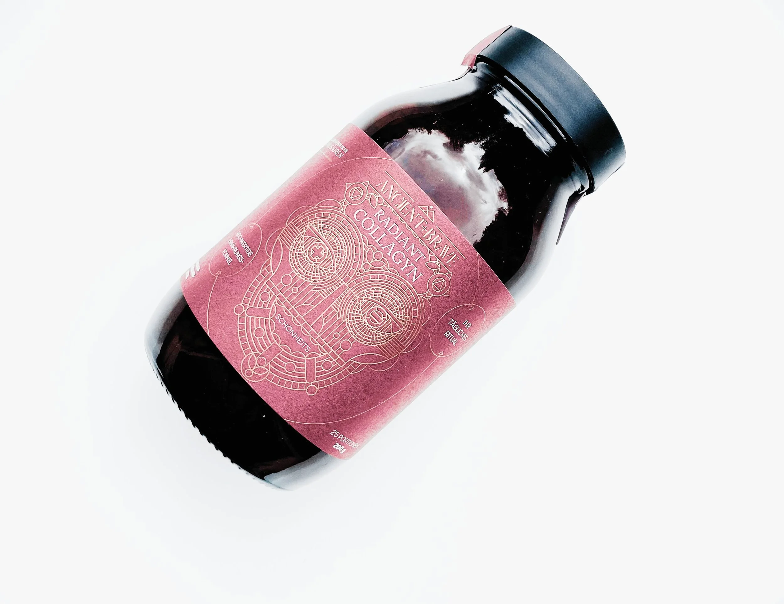 Das vegane Radiant Collagyn  von Ancient + Brave liegt auf einer weißen Fläche