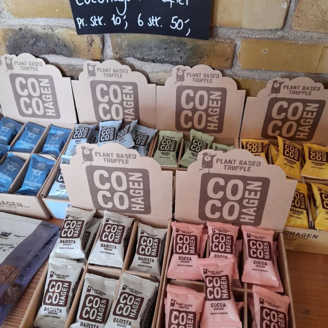 Nye Cocohagen forsyninger!🤩
De dejlige kakaotr&oslash;fler uden tilsat sukker.

Der har sneget sig en kasse &quot;Earlybird&quot; med. Den er med peanutbutter, kakao og solb&aelig;r, og er en &quot;Limited edition&quot;☝
Udover den, er der de samme 
