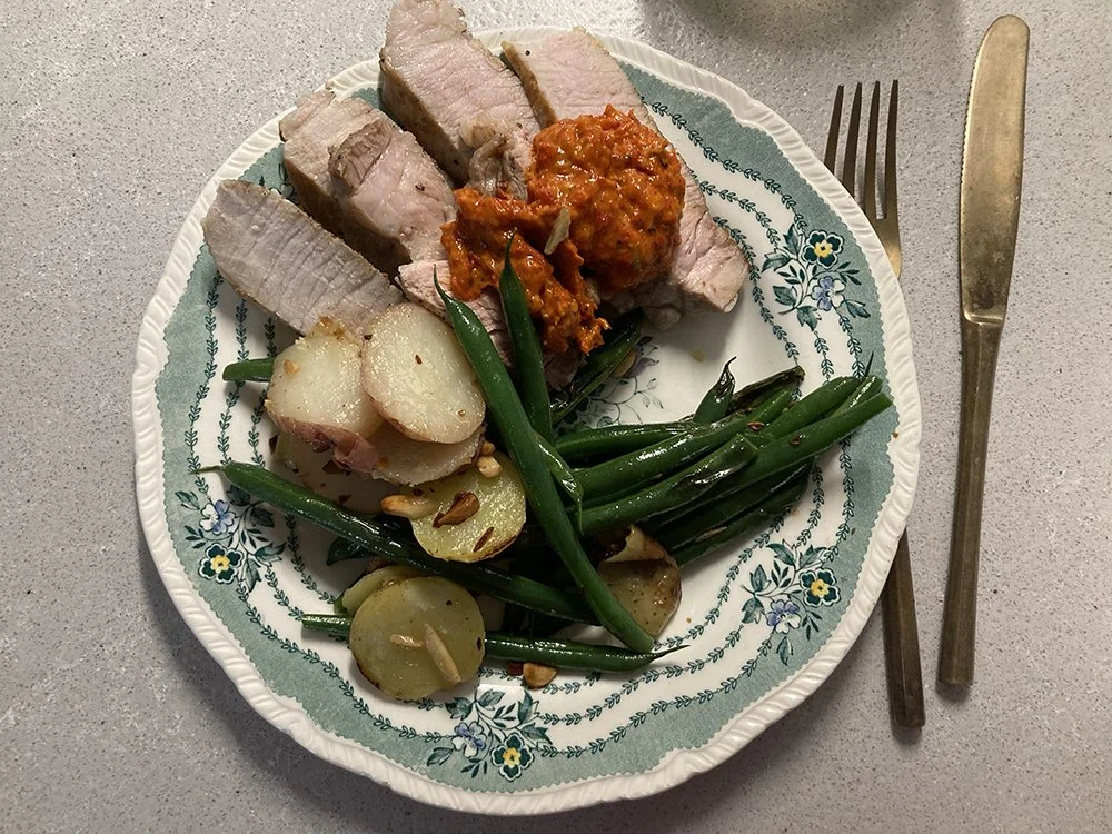 I eat, I read, I watch — dining solo #1 