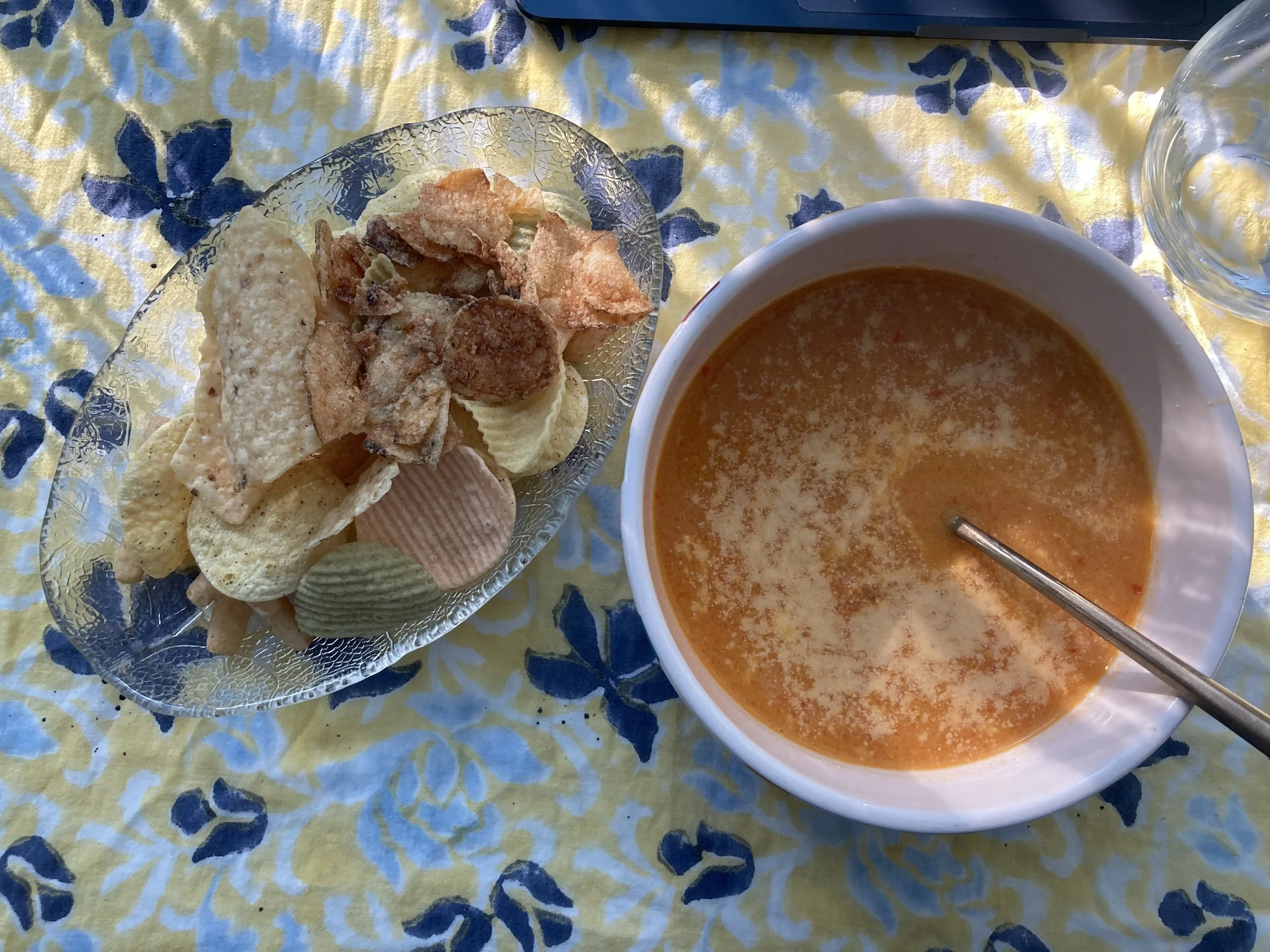 I eat, I read, I watch — dining solo #3 