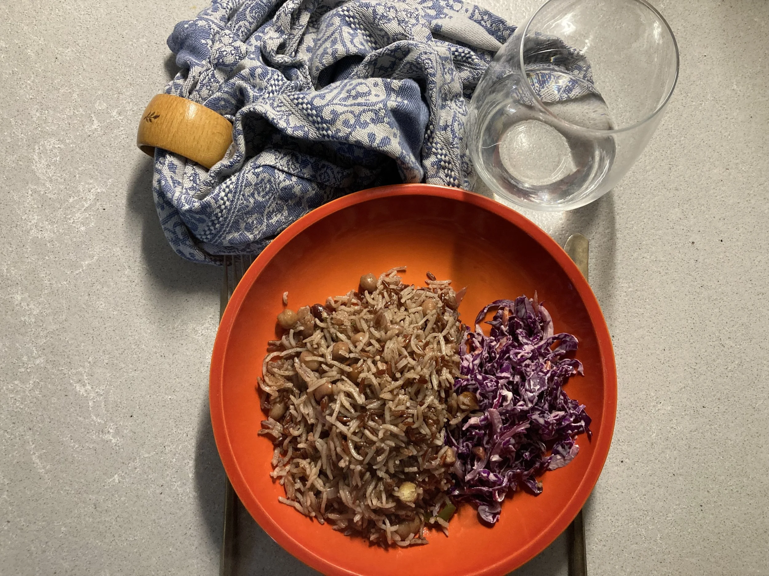 I eat, I read, I watch — dining solo #4