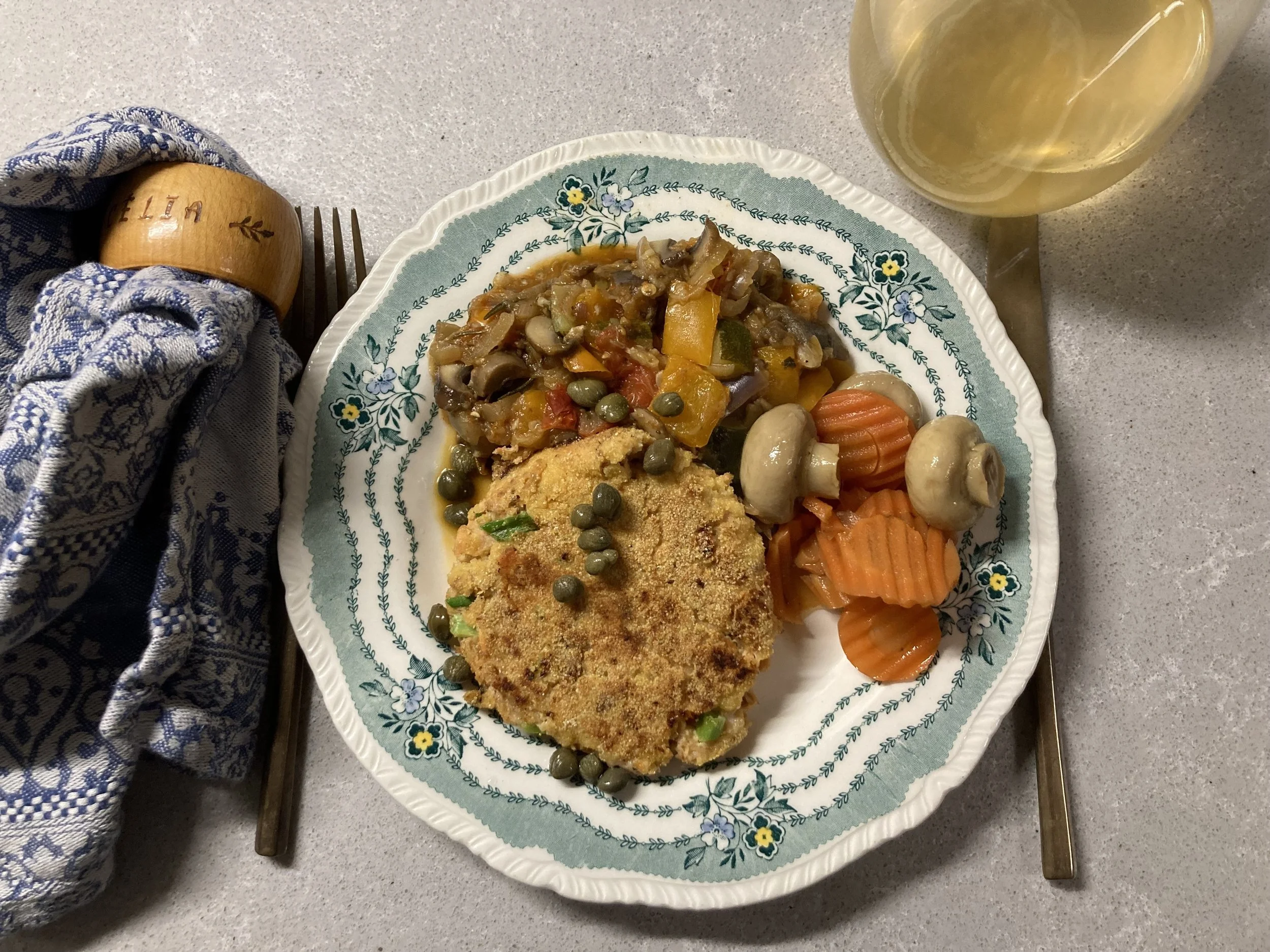 I eat, I read, I watch — dining solo #16  