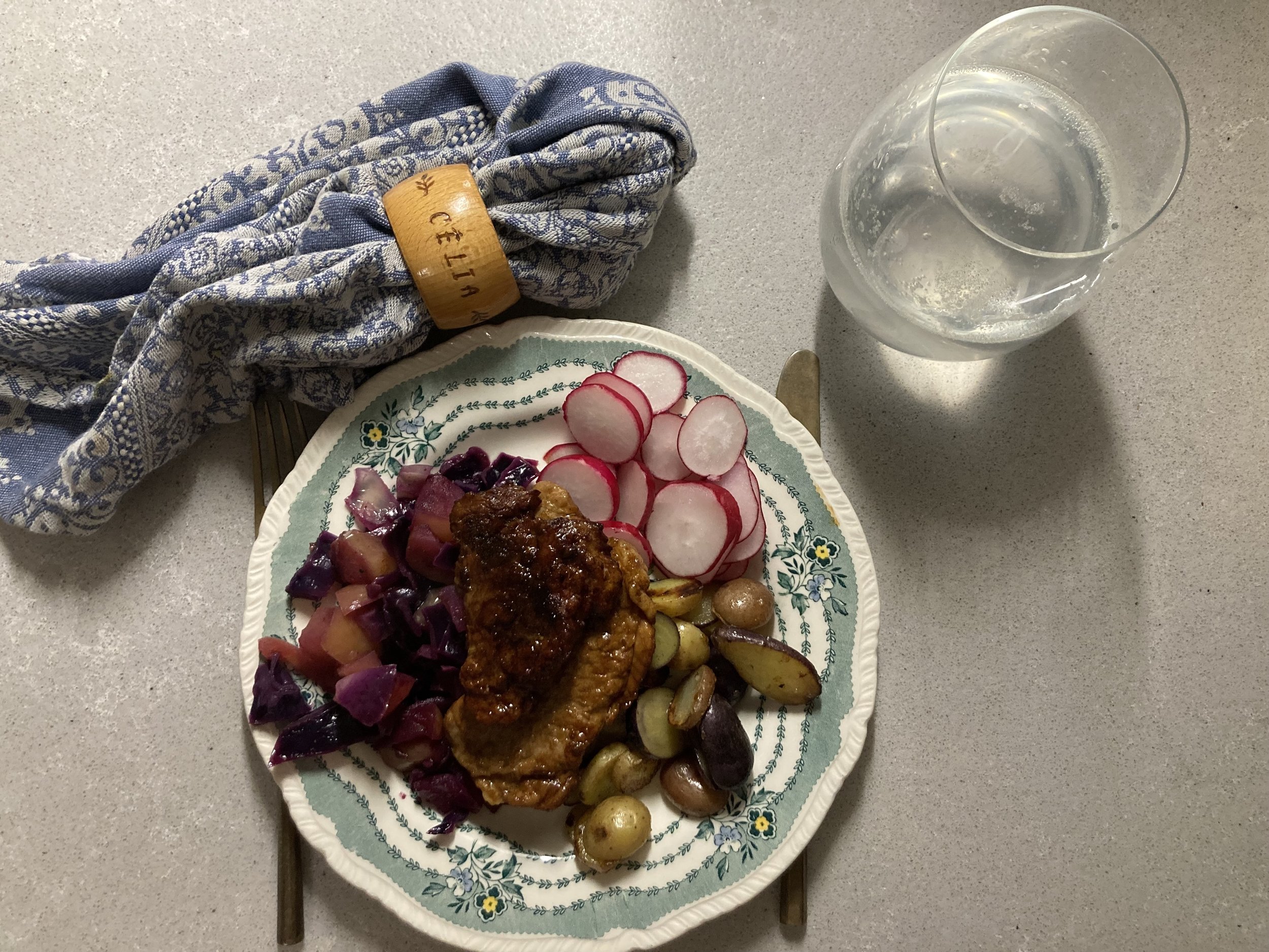 I eat, I read, I watch — dining solo #17