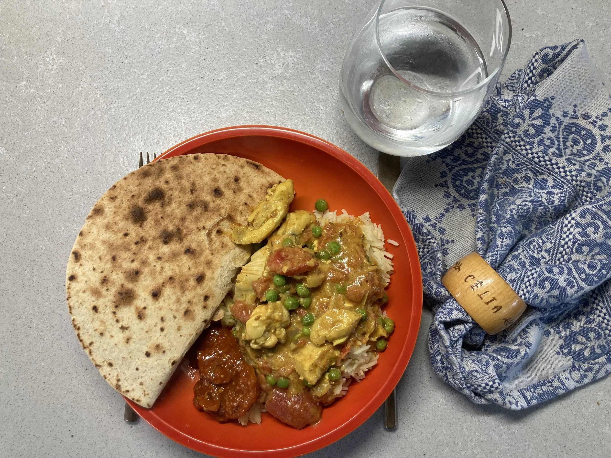 I eat, I read, I watch — dining solo #19