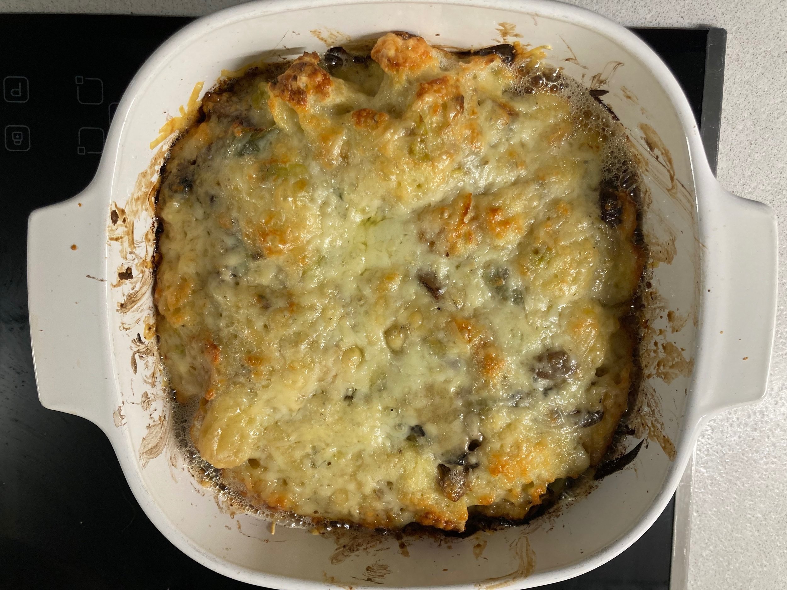 look at that gorgeous cheesy crust!