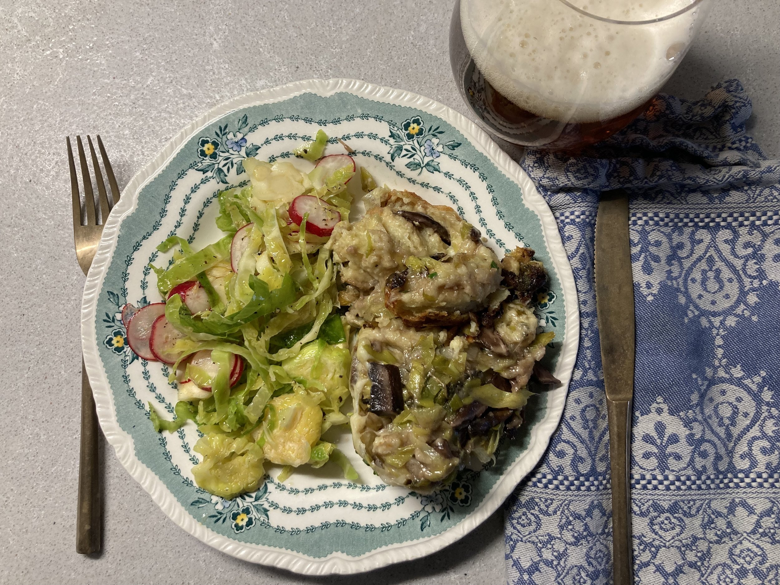 I eat, I read, I watch — dining solo #24