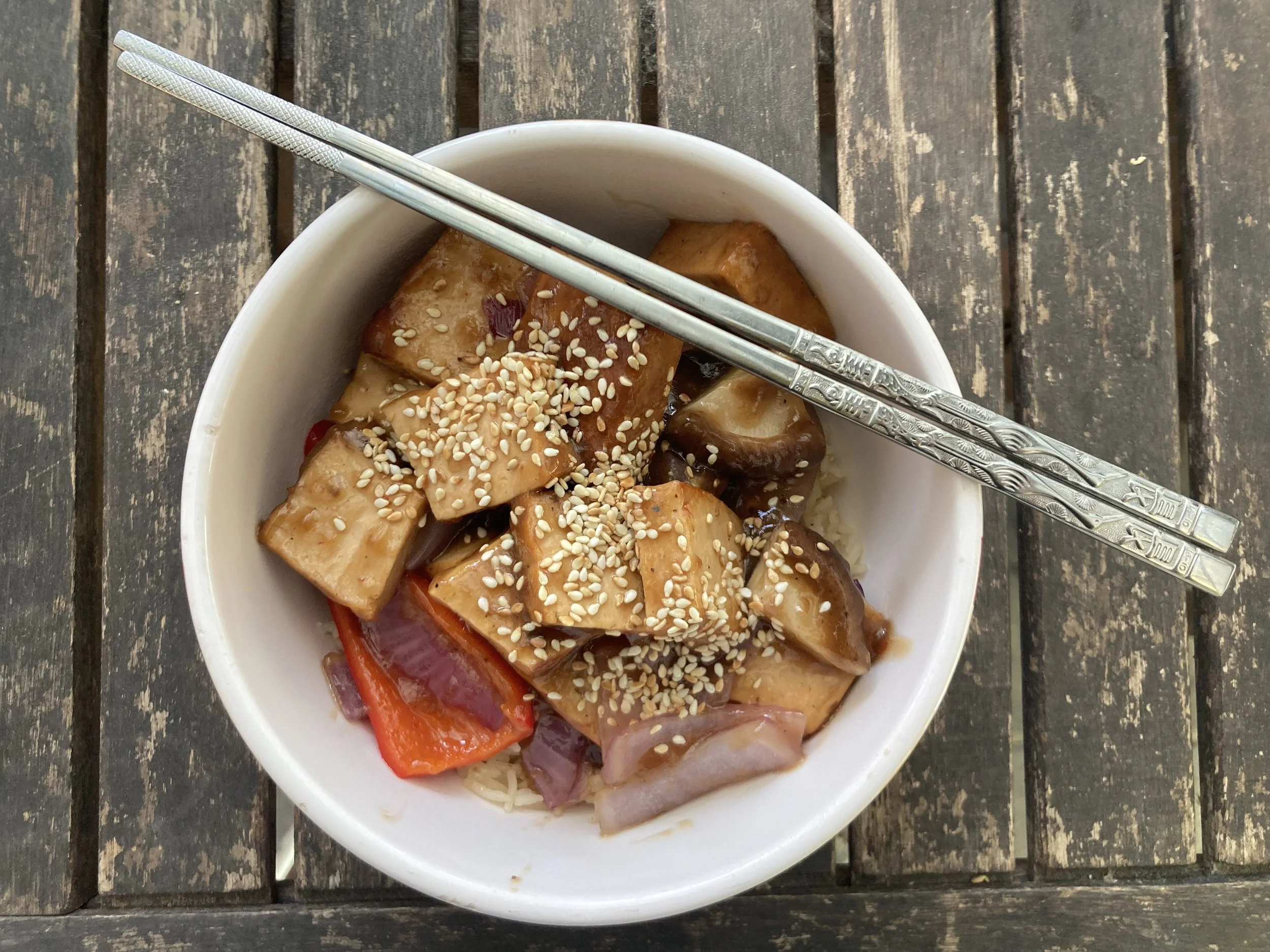 I eat, I read, I watch — dining solo #26