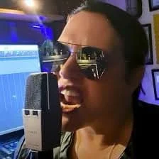 elana mic.jpg