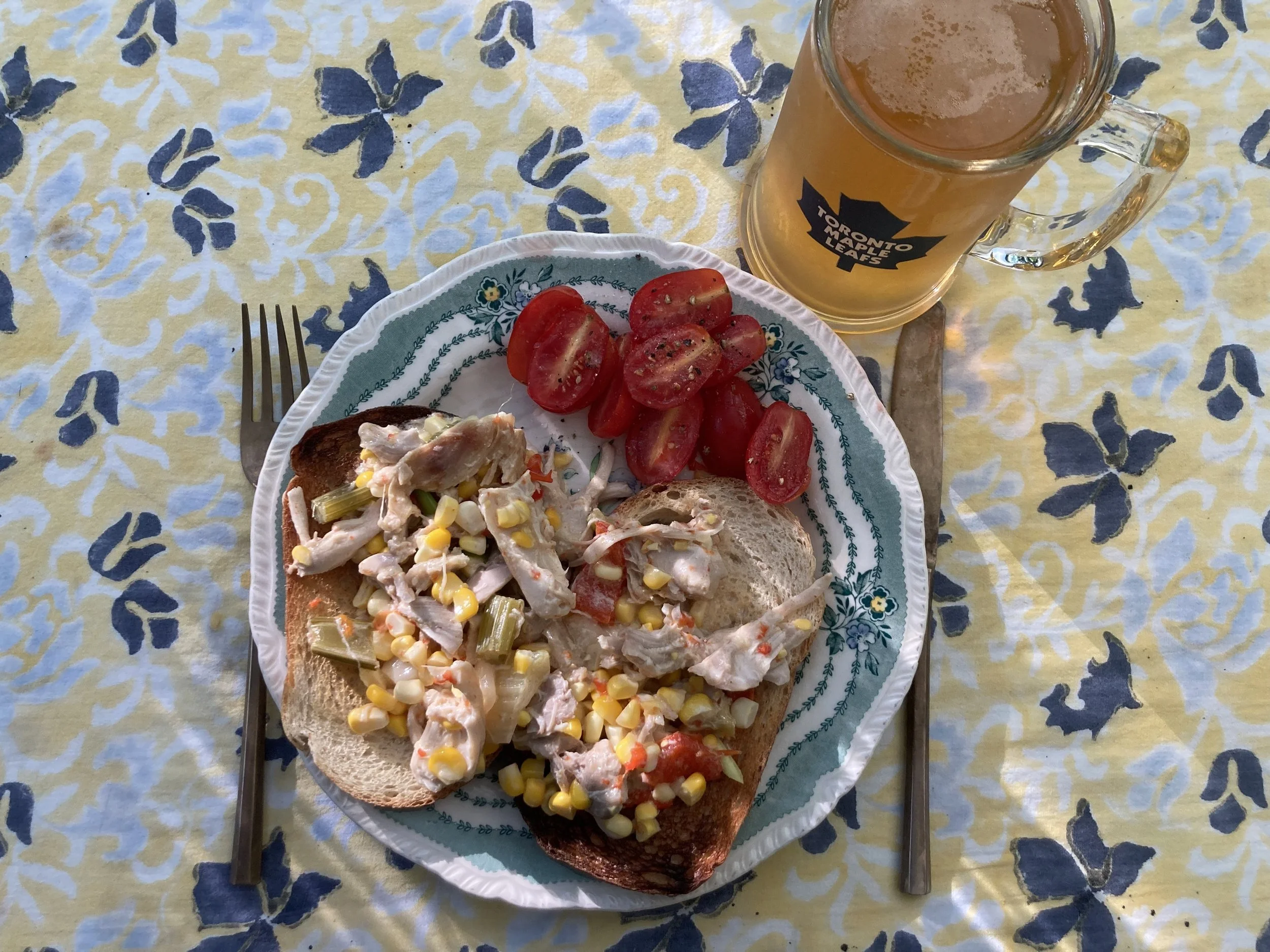 I eat, I read, I watch — dining solo #29