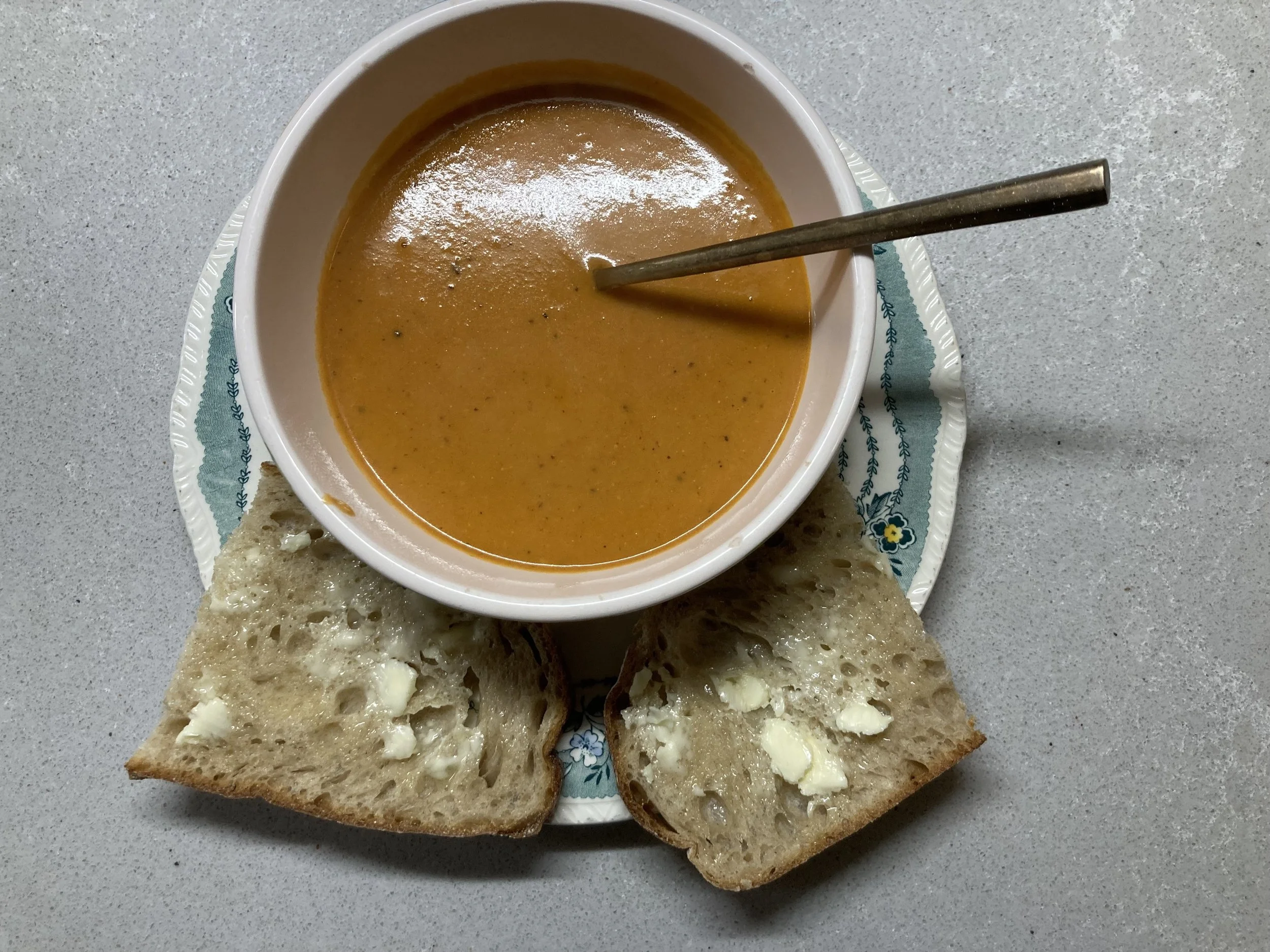 I eat, I read, I watch — dining solo #33