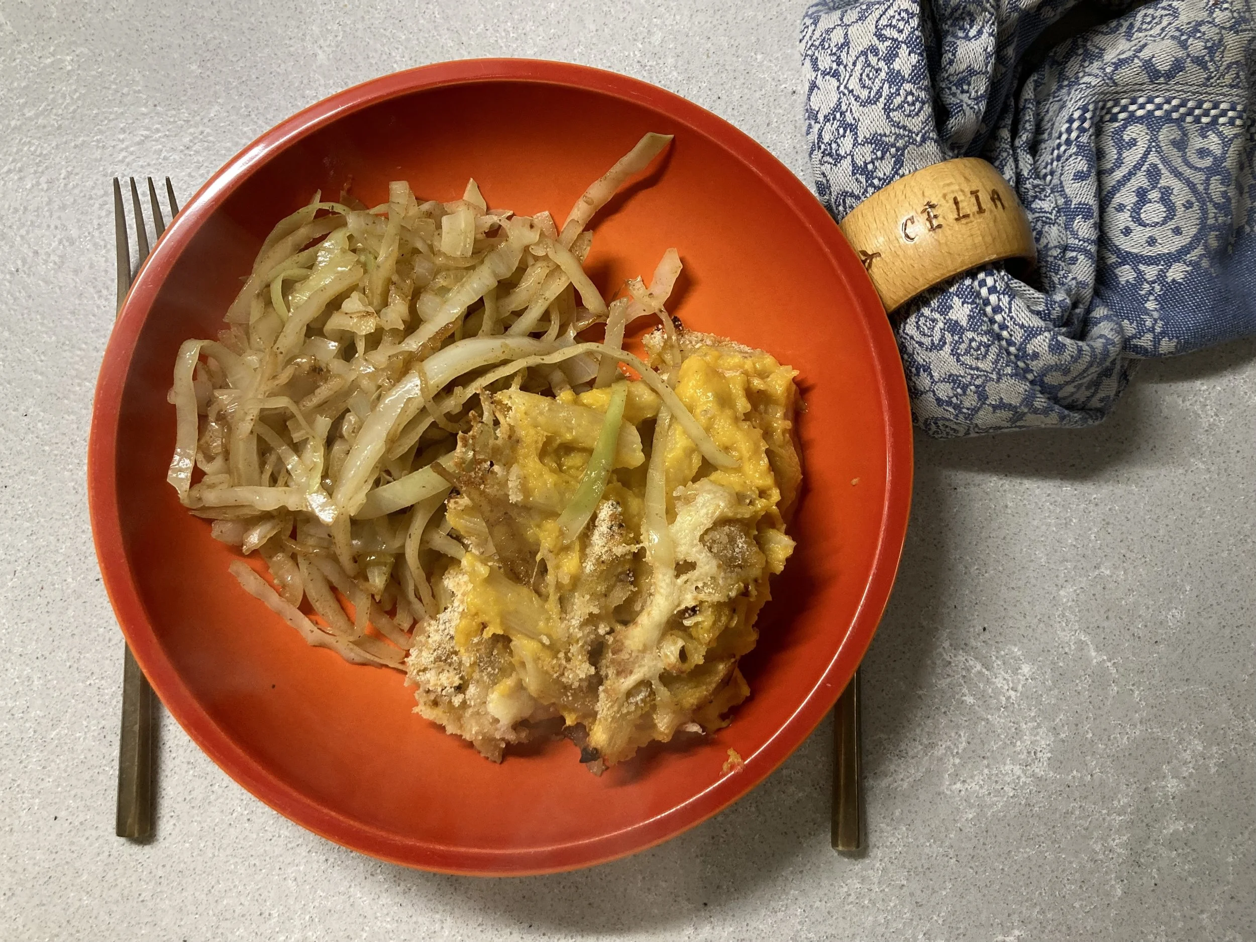 I eat, I read, I watch — dining solo #34