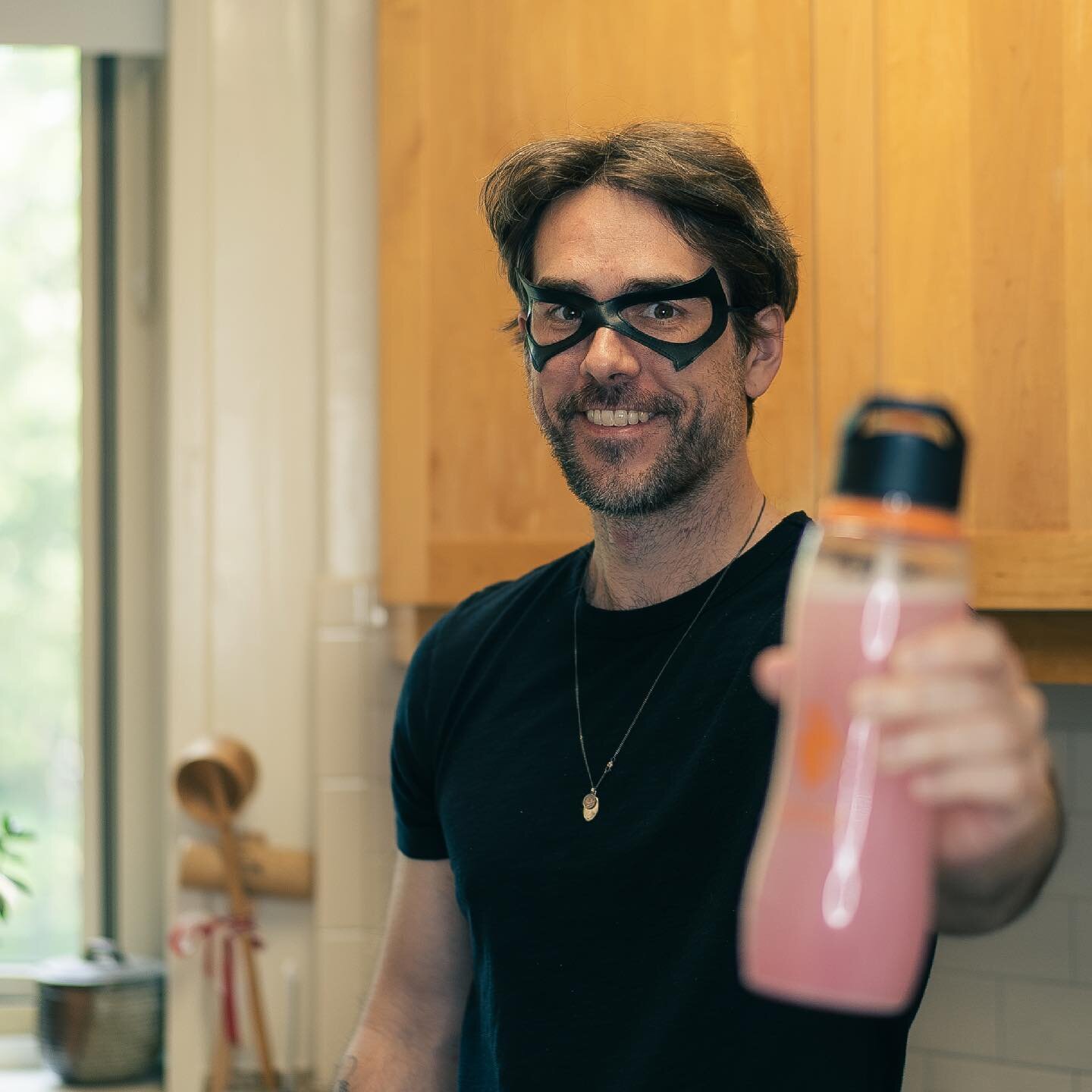 🦇😬🥤Why is the pink liquid so blurry, you ask? It&rsquo;s not the camera, chum, it&rsquo;s because the substance is Pre-workout, an unstable harem of molecules designed to speed up and pump up your workout. As you know, I often experiment on my own